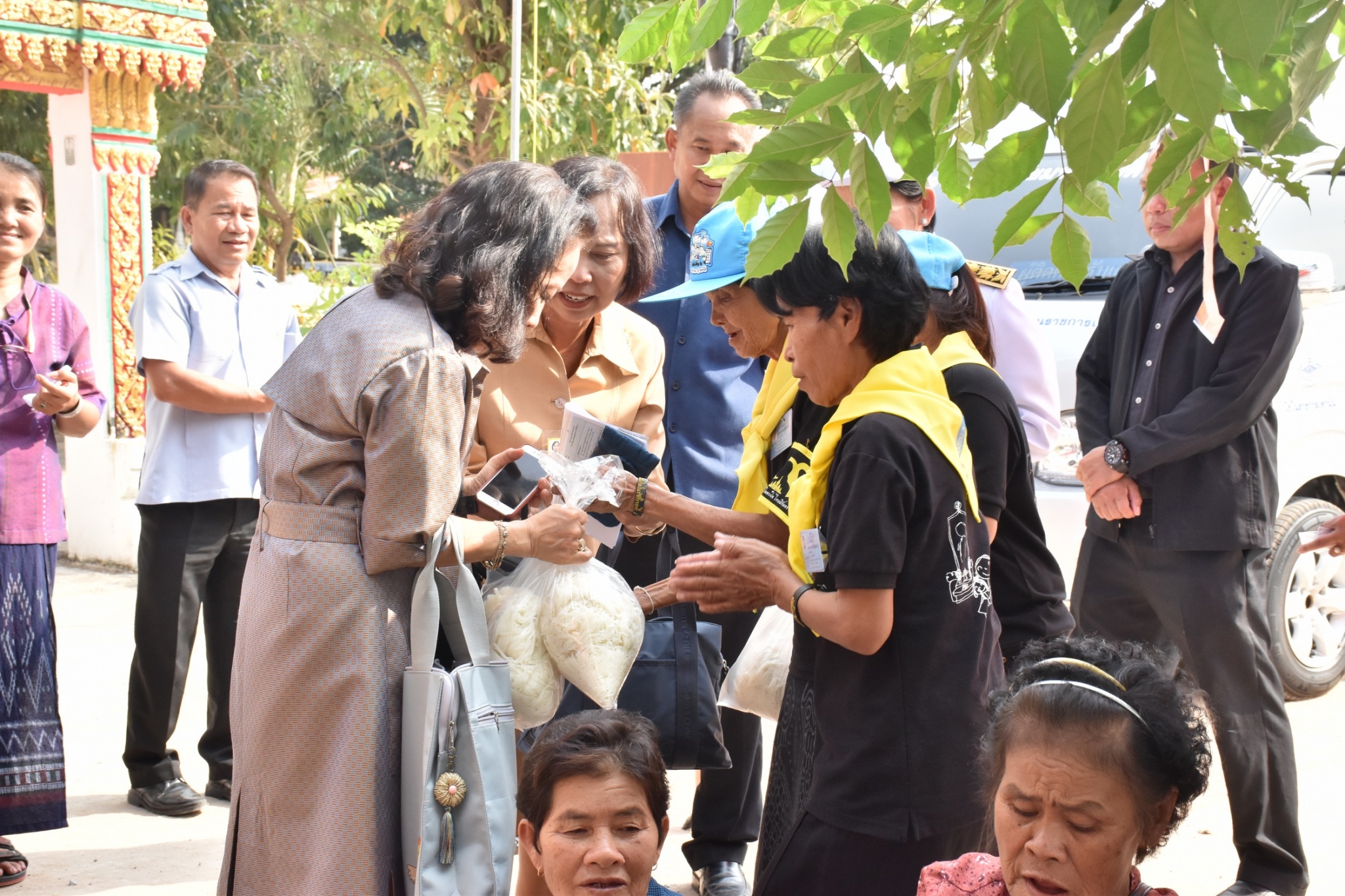 14 ธันวาคม 2560 สำนักงานพัฒนาชุมชนจังหวัดมหาสารคาม นำสิ้นค้าชุมชน สินค้า OTOP มาร่วมจำหน่าย ณ Outlet มหาวิทยาลัยมหาสารคาม