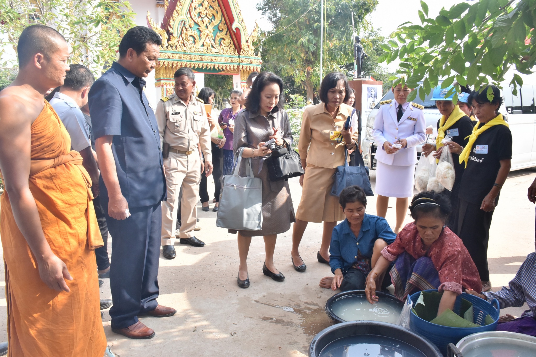 14 ธันวาคม 2560 สำนักงานพัฒนาชุมชนจังหวัดมหาสารคาม นำสิ้นค้าชุมชน สินค้า OTOP มาร่วมจำหน่าย ณ Outlet มหาวิทยาลัยมหาสารคาม