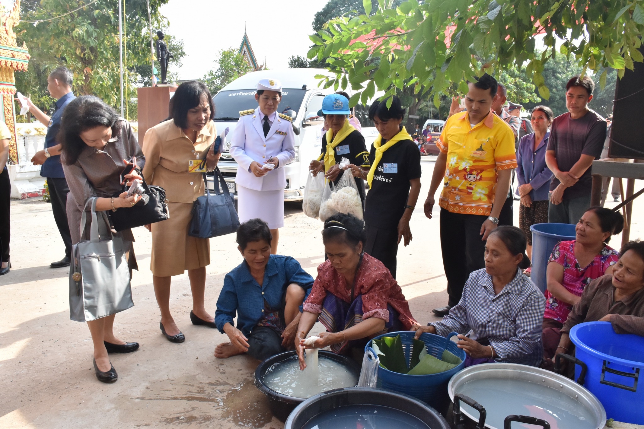 14 ธันวาคม 2560 สำนักงานพัฒนาชุมชนจังหวัดมหาสารคาม นำสิ้นค้าชุมชน สินค้า OTOP มาร่วมจำหน่าย ณ Outlet มหาวิทยาลัยมหาสารคาม