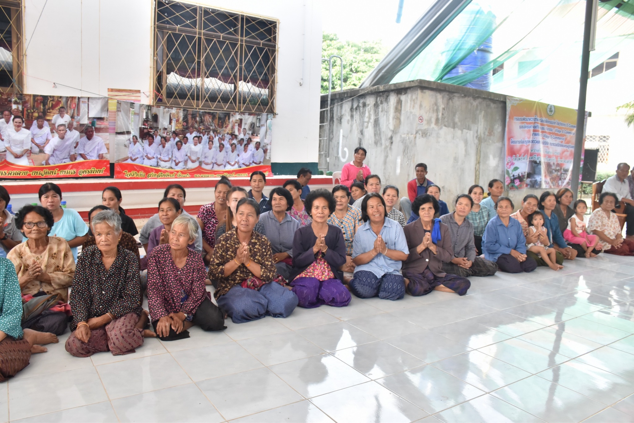 14 ธันวาคม 2560 สำนักงานพัฒนาชุมชนจังหวัดมหาสารคาม นำสิ้นค้าชุมชน สินค้า OTOP มาร่วมจำหน่าย ณ Outlet มหาวิทยาลัยมหาสารคาม