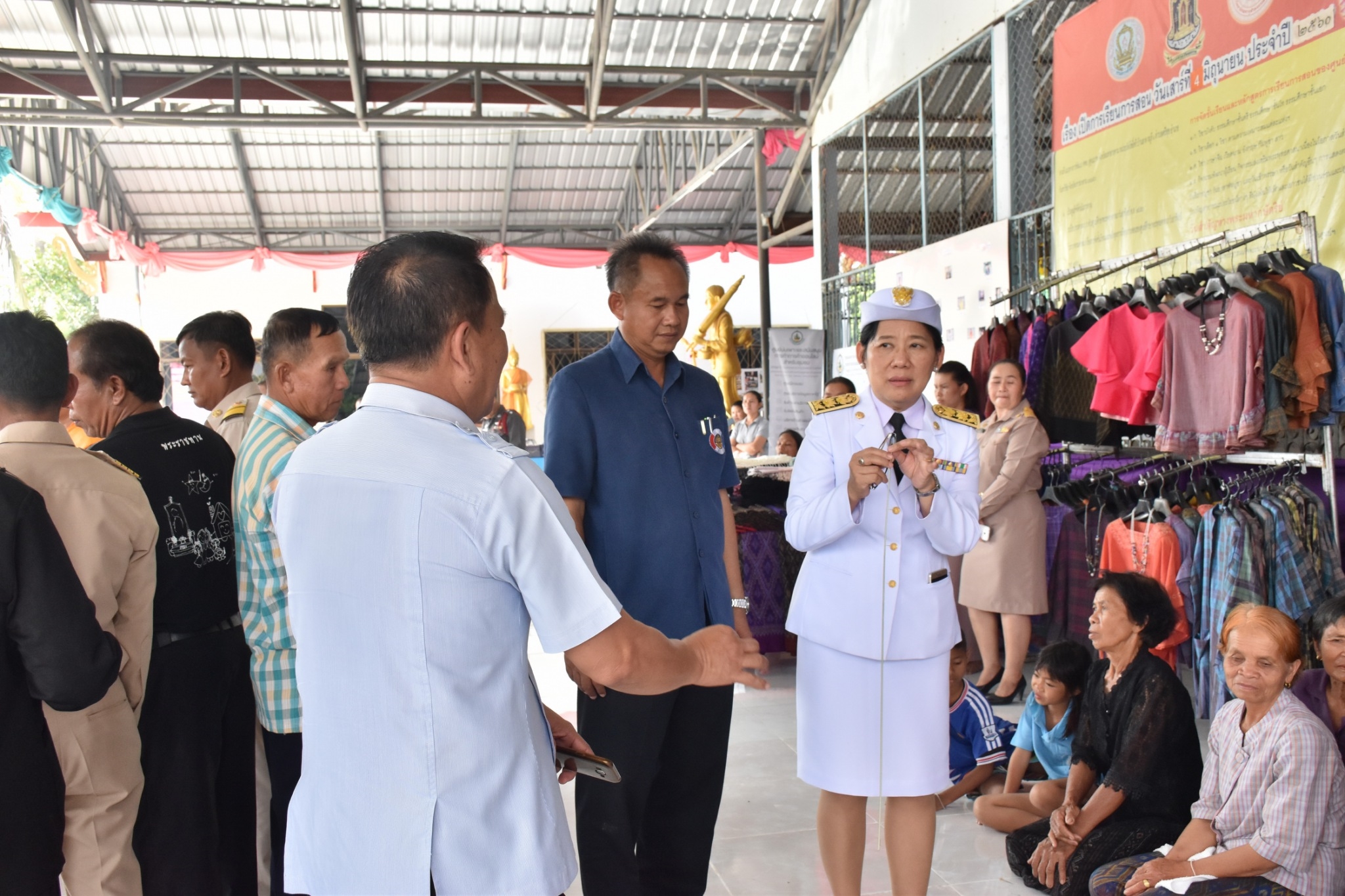 14 ธันวาคม 2560 สำนักงานพัฒนาชุมชนจังหวัดมหาสารคาม นำสิ้นค้าชุมชน สินค้า OTOP มาร่วมจำหน่าย ณ Outlet มหาวิทยาลัยมหาสารคาม