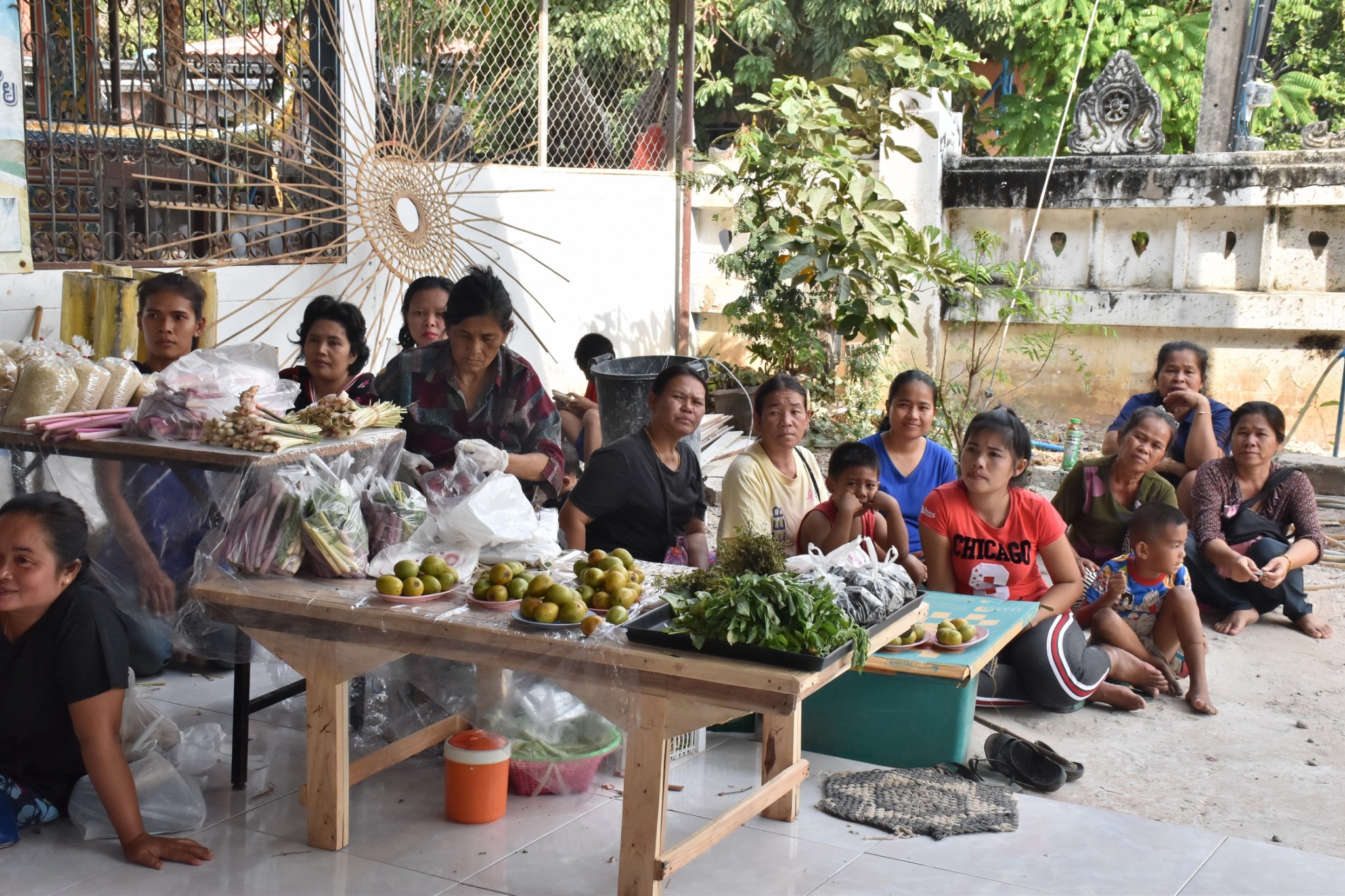 14 ธันวาคม 2560 สำนักงานพัฒนาชุมชนจังหวัดมหาสารคาม นำสิ้นค้าชุมชน สินค้า OTOP มาร่วมจำหน่าย ณ Outlet มหาวิทยาลัยมหาสารคาม