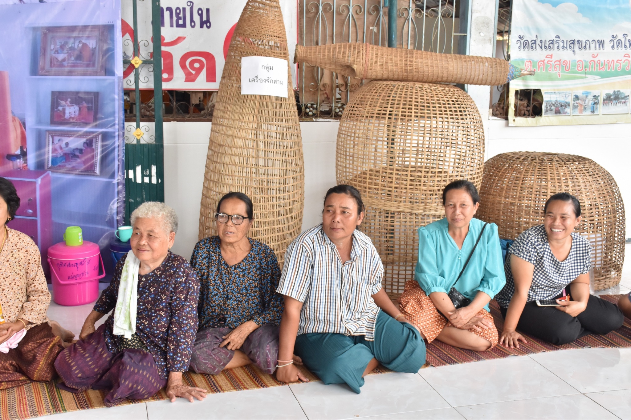 14 ธันวาคม 2560 สำนักงานพัฒนาชุมชนจังหวัดมหาสารคาม นำสิ้นค้าชุมชน สินค้า OTOP มาร่วมจำหน่าย ณ Outlet มหาวิทยาลัยมหาสารคาม