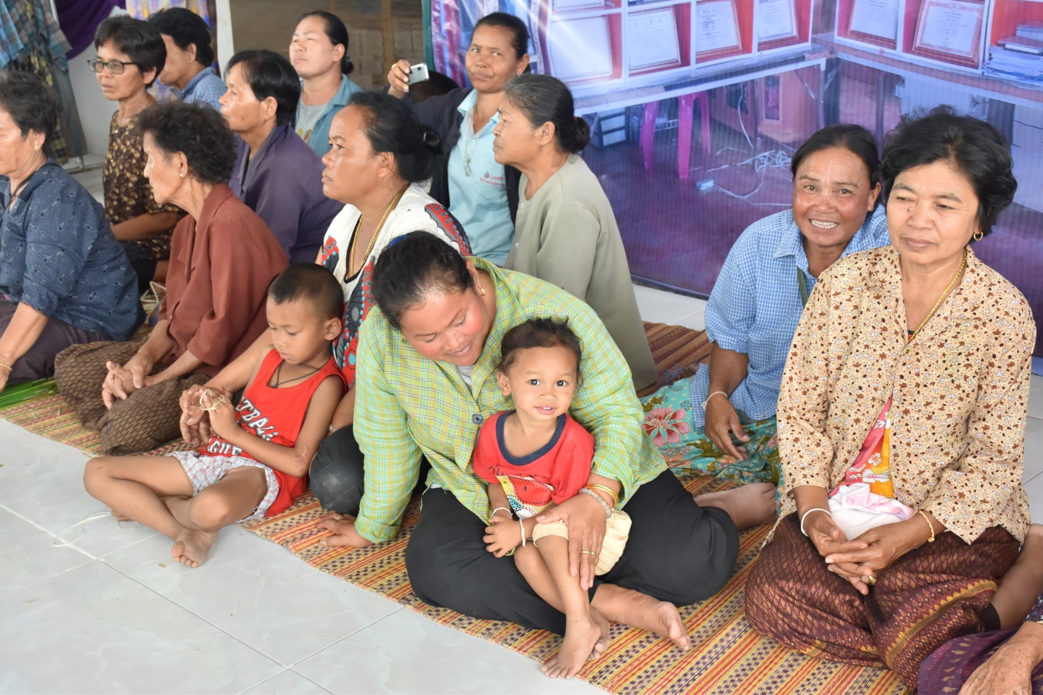 14 ธันวาคม 2560 สำนักงานพัฒนาชุมชนจังหวัดมหาสารคาม นำสิ้นค้าชุมชน สินค้า OTOP มาร่วมจำหน่าย ณ Outlet มหาวิทยาลัยมหาสารคาม