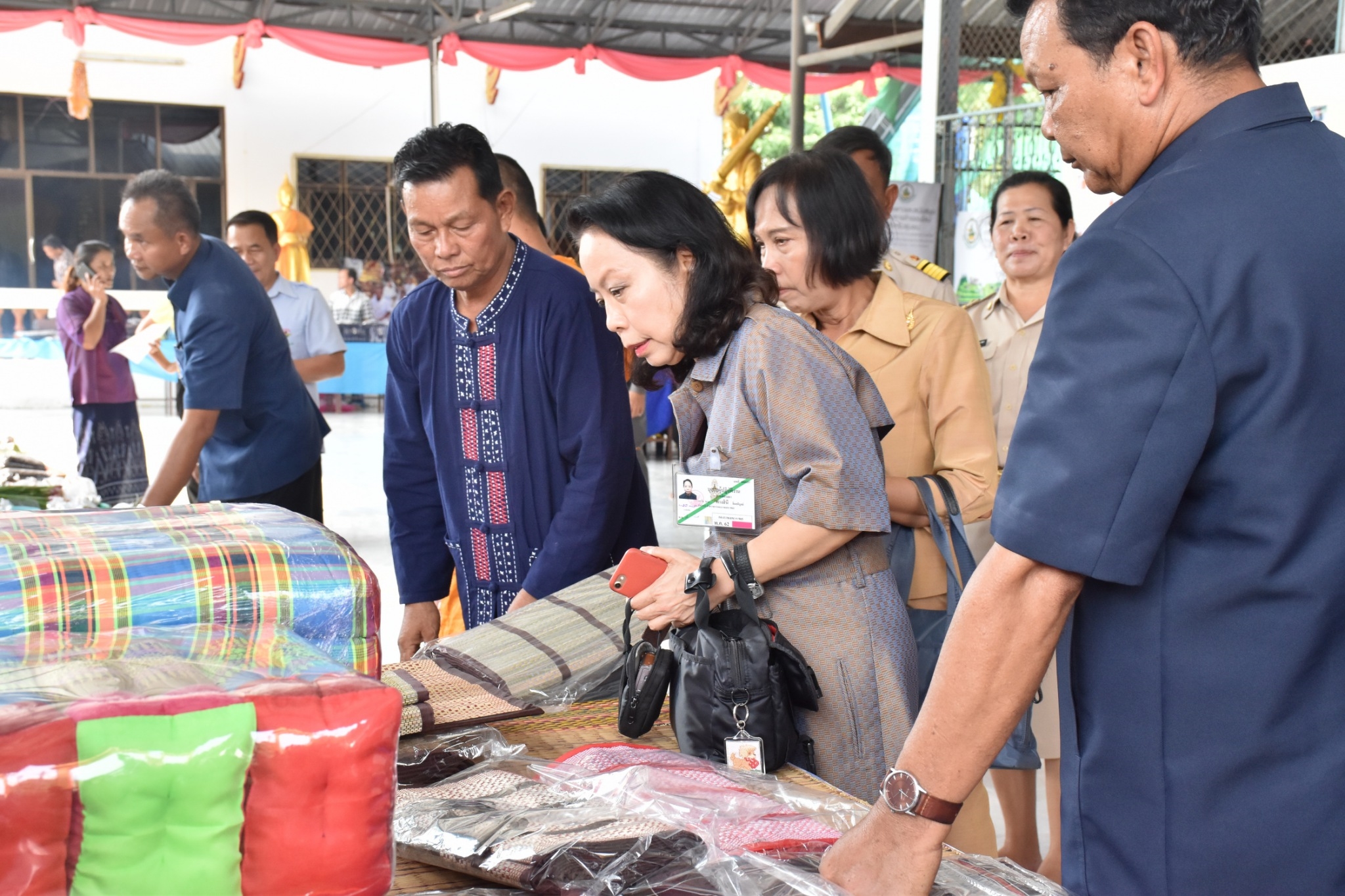 14 ธันวาคม 2560 สำนักงานพัฒนาชุมชนจังหวัดมหาสารคาม นำสิ้นค้าชุมชน สินค้า OTOP มาร่วมจำหน่าย ณ Outlet มหาวิทยาลัยมหาสารคาม