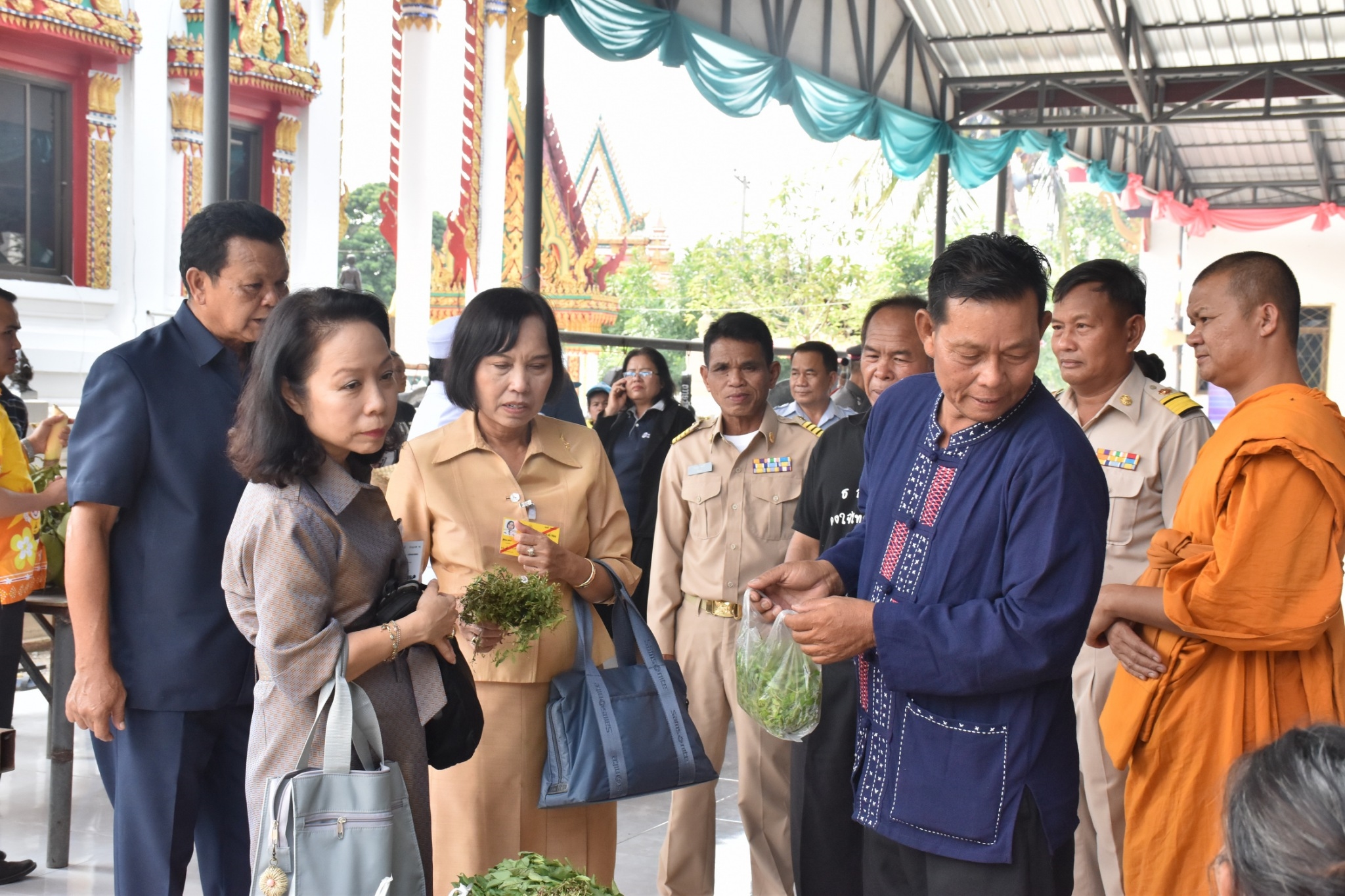 14 ธันวาคม 2560 สำนักงานพัฒนาชุมชนจังหวัดมหาสารคาม นำสิ้นค้าชุมชน สินค้า OTOP มาร่วมจำหน่าย ณ Outlet มหาวิทยาลัยมหาสารคาม
