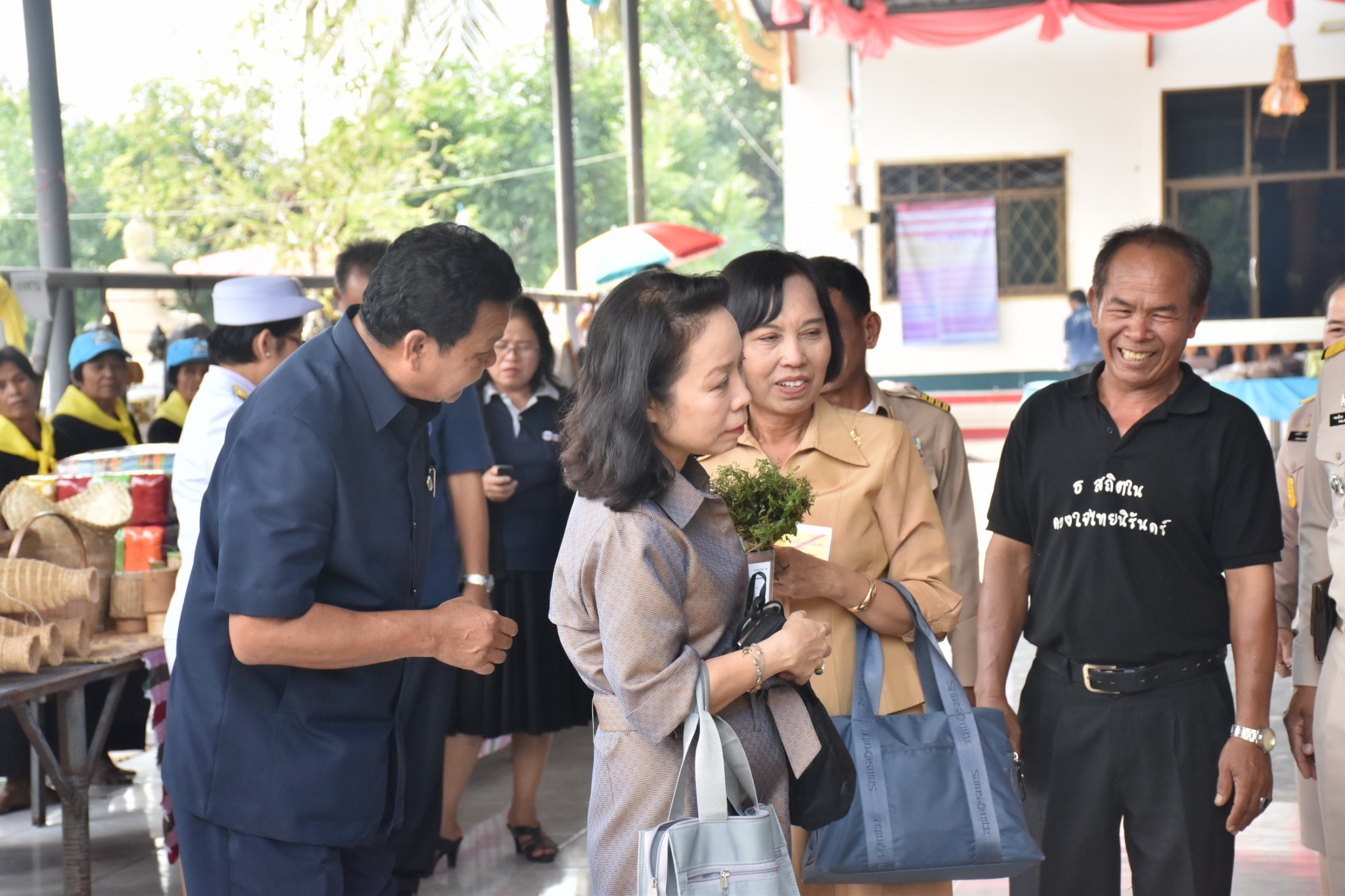 14 ธันวาคม 2560 สำนักงานพัฒนาชุมชนจังหวัดมหาสารคาม นำสิ้นค้าชุมชน สินค้า OTOP มาร่วมจำหน่าย ณ Outlet มหาวิทยาลัยมหาสารคาม