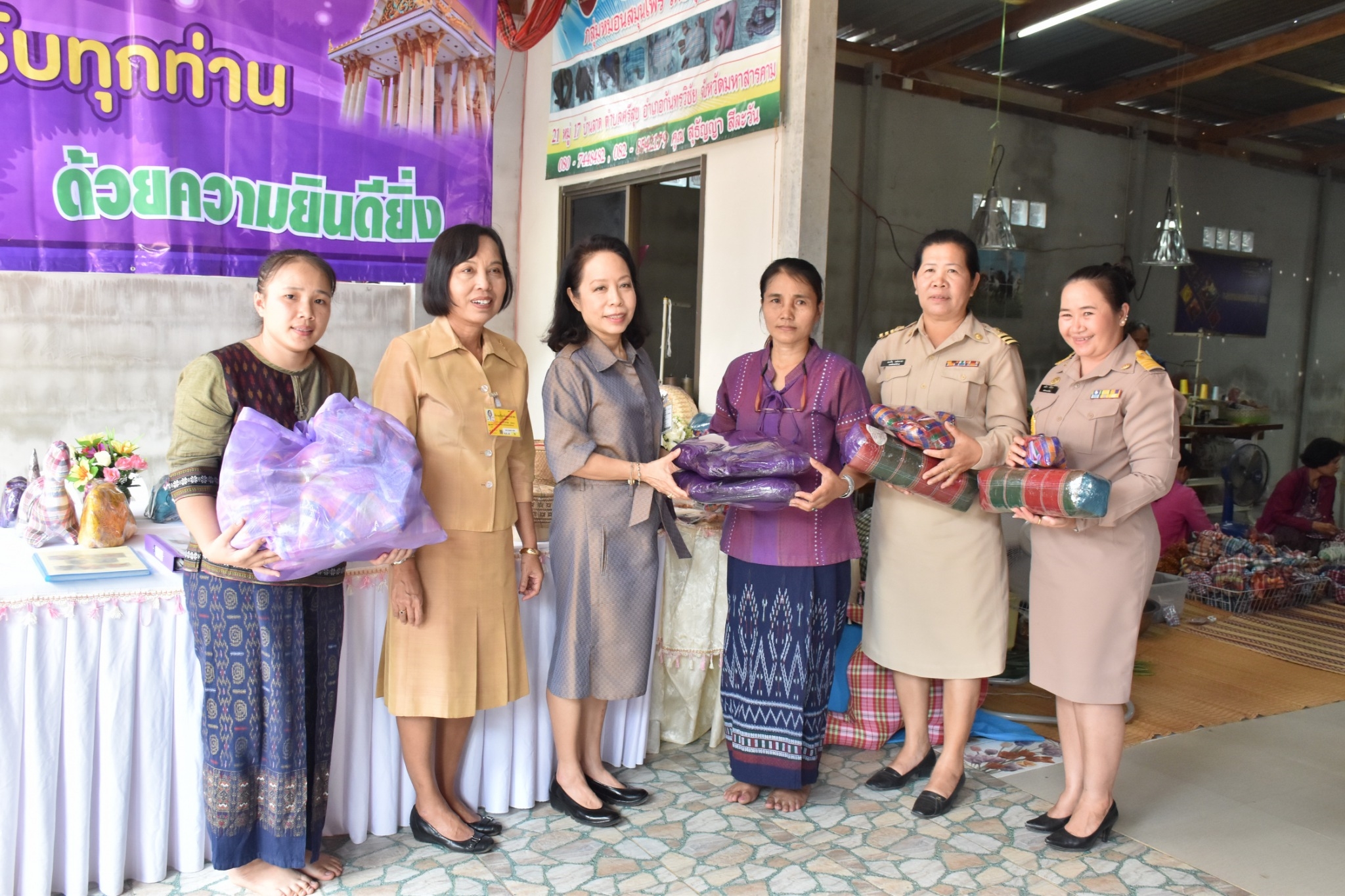 14 ธันวาคม 2560 สำนักงานพัฒนาชุมชนจังหวัดมหาสารคาม นำสิ้นค้าชุมชน สินค้า OTOP มาร่วมจำหน่าย ณ Outlet มหาวิทยาลัยมหาสารคาม
