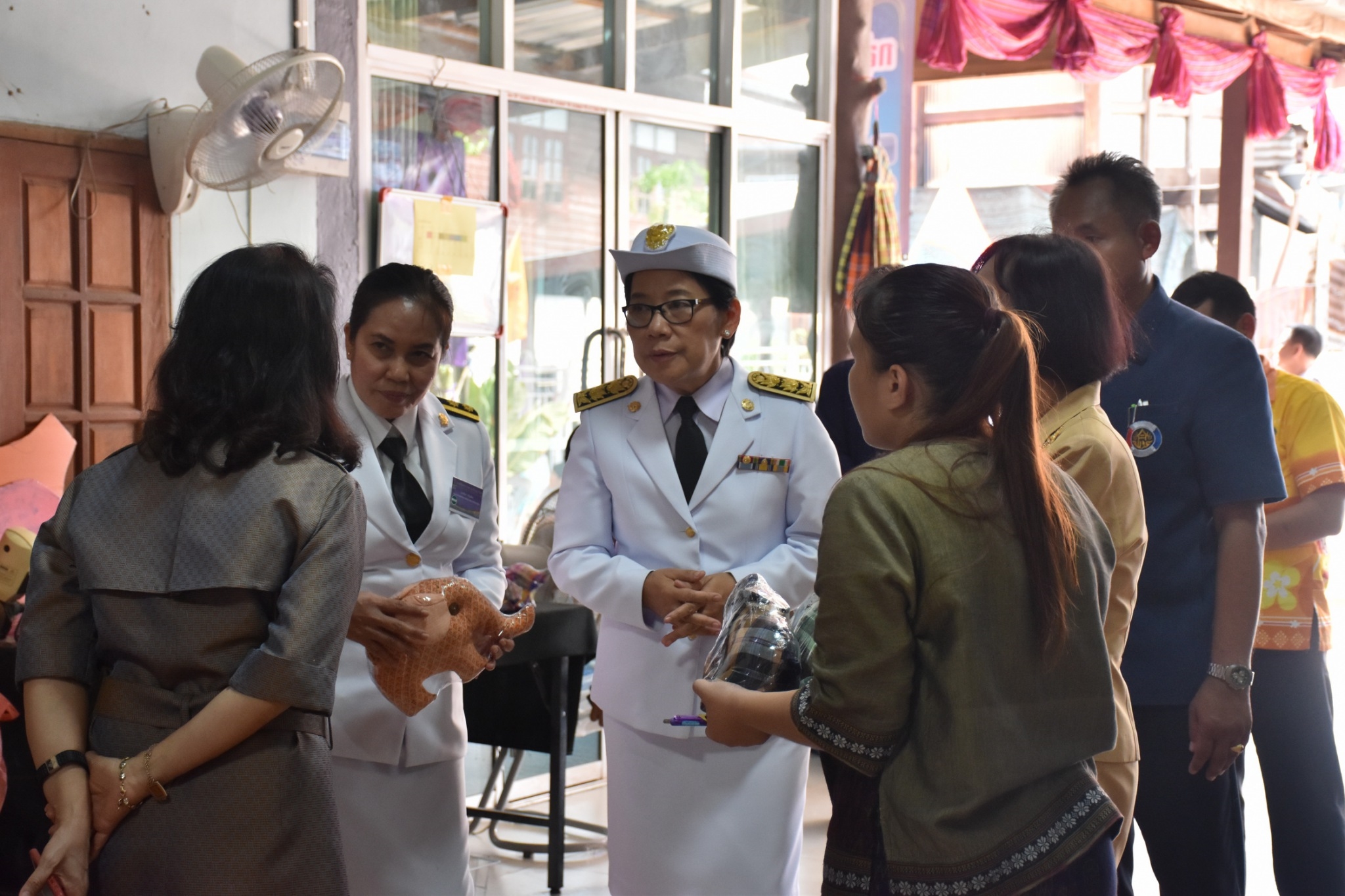 14 ธันวาคม 2560 สำนักงานพัฒนาชุมชนจังหวัดมหาสารคาม นำสิ้นค้าชุมชน สินค้า OTOP มาร่วมจำหน่าย ณ Outlet มหาวิทยาลัยมหาสารคาม