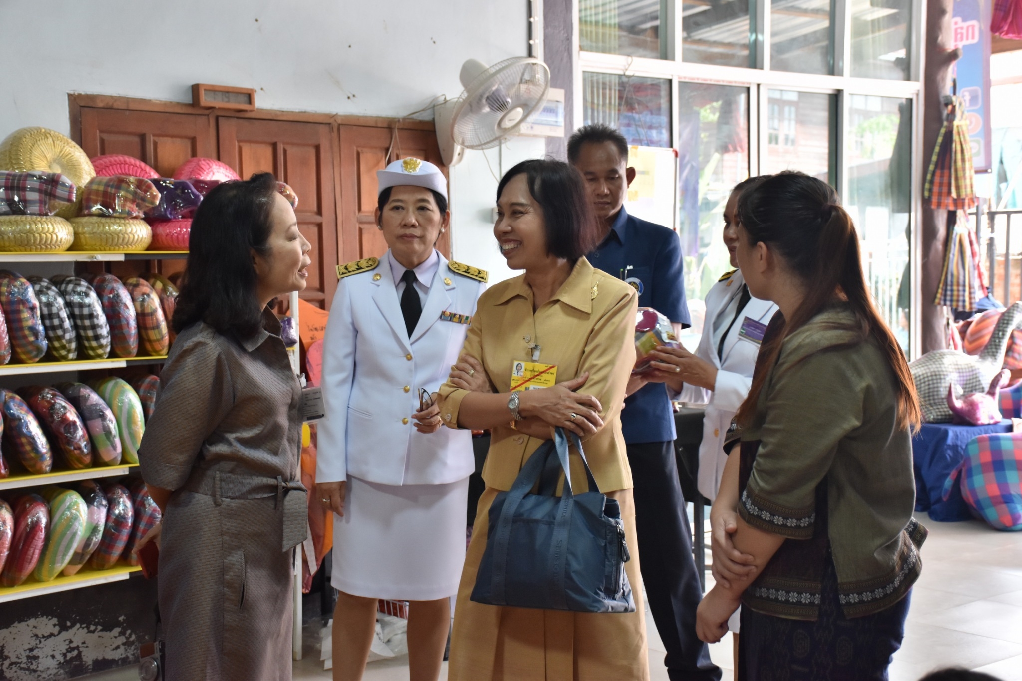 14 ธันวาคม 2560 สำนักงานพัฒนาชุมชนจังหวัดมหาสารคาม นำสิ้นค้าชุมชน สินค้า OTOP มาร่วมจำหน่าย ณ Outlet มหาวิทยาลัยมหาสารคาม