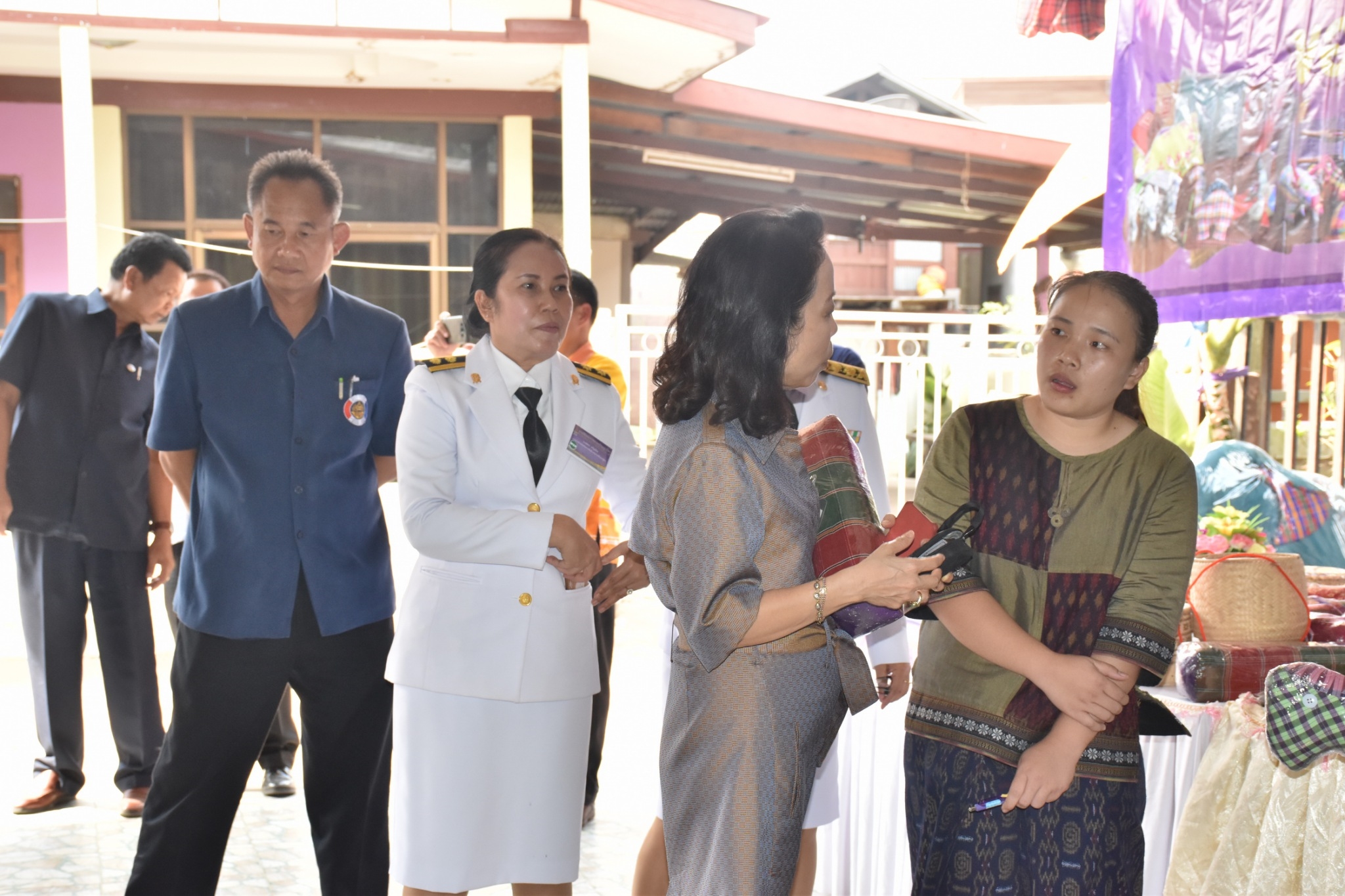 14 ธันวาคม 2560 สำนักงานพัฒนาชุมชนจังหวัดมหาสารคาม นำสิ้นค้าชุมชน สินค้า OTOP มาร่วมจำหน่าย ณ Outlet มหาวิทยาลัยมหาสารคาม