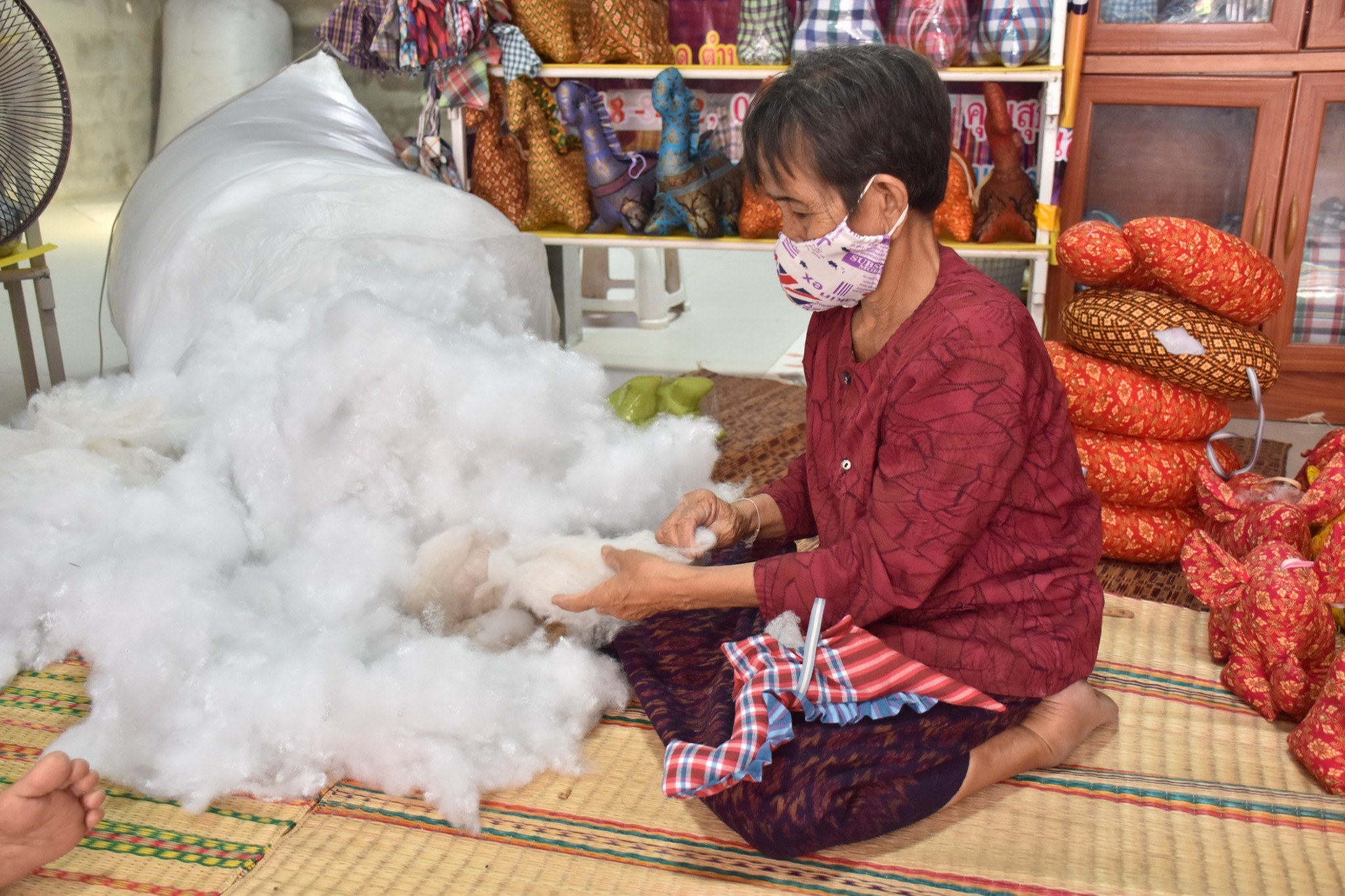14 ธันวาคม 2560 สำนักงานพัฒนาชุมชนจังหวัดมหาสารคาม นำสิ้นค้าชุมชน สินค้า OTOP มาร่วมจำหน่าย ณ Outlet มหาวิทยาลัยมหาสารคาม