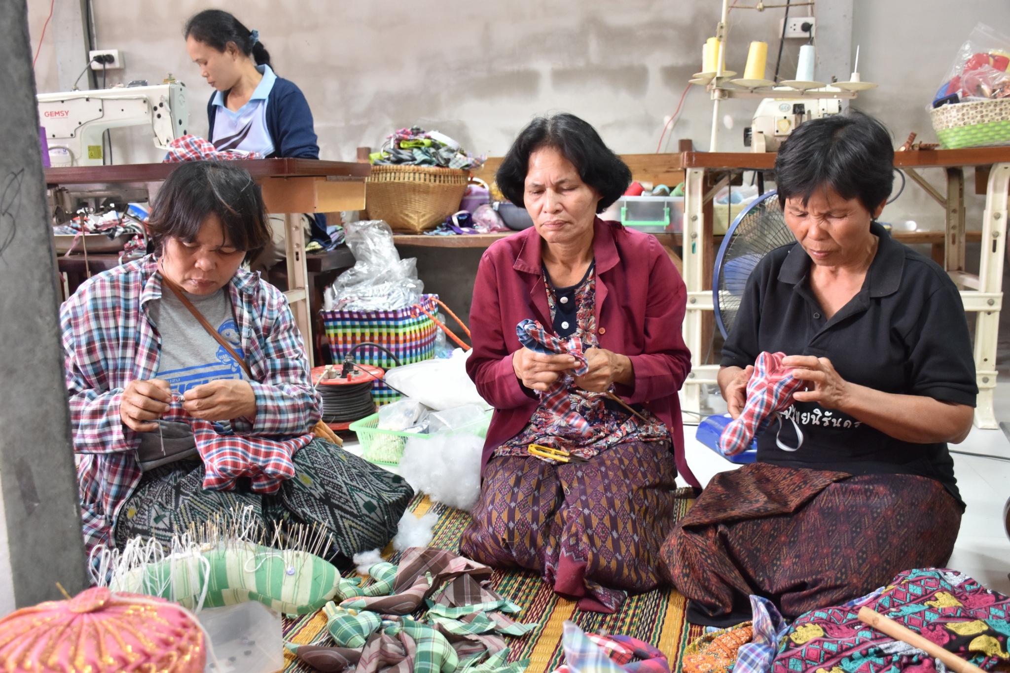 14 ธันวาคม 2560 สำนักงานพัฒนาชุมชนจังหวัดมหาสารคาม นำสิ้นค้าชุมชน สินค้า OTOP มาร่วมจำหน่าย ณ Outlet มหาวิทยาลัยมหาสารคาม
