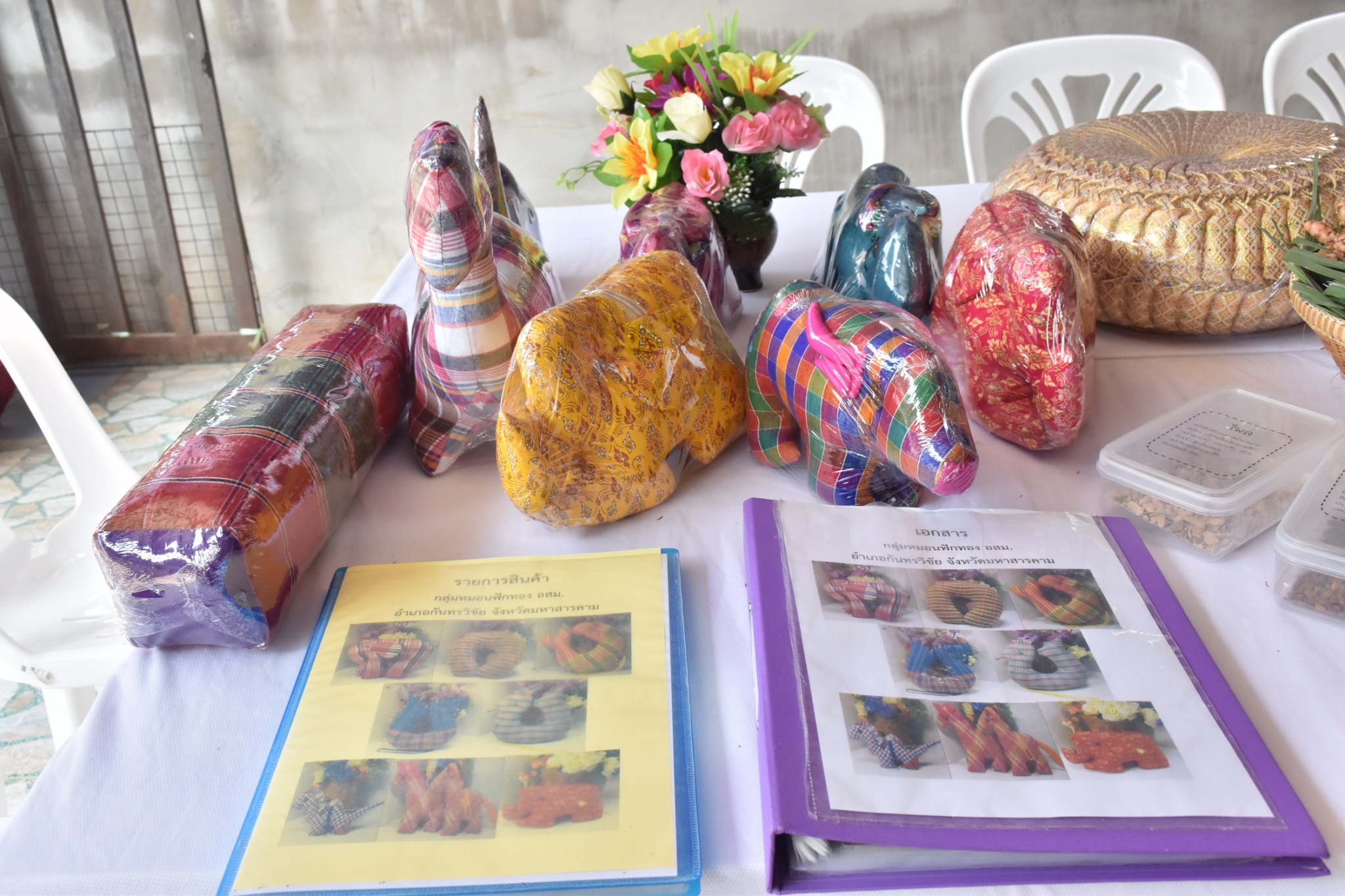 14 ธันวาคม 2560 สำนักงานพัฒนาชุมชนจังหวัดมหาสารคาม นำสิ้นค้าชุมชน สินค้า OTOP มาร่วมจำหน่าย ณ Outlet มหาวิทยาลัยมหาสารคาม