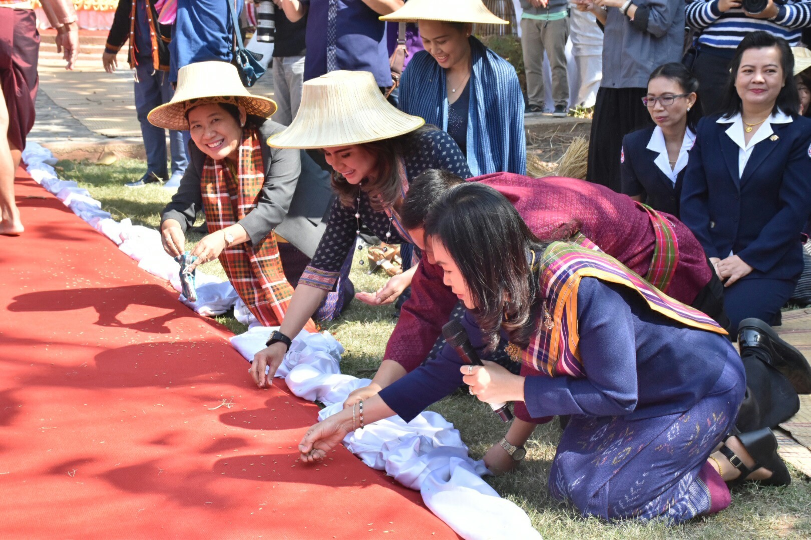 19 ธันวาคม 2560 งานแถลงข่าว “ประเพณีบุญเบิกฟ้าและงานกาชาดจังหวัดมหาสารคาม ปี 2561” พร้อมร่วมสมทบของรางวัลร้านมัจฉากาชาด ปี 2561