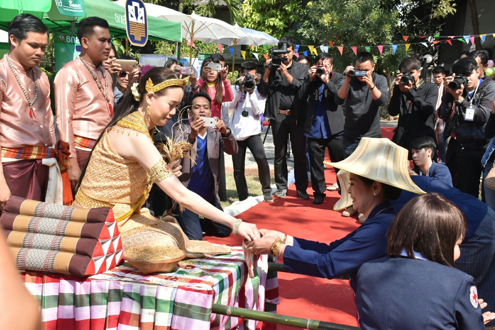 19 ธันวาคม 2560 งานแถลงข่าว “ประเพณีบุญเบิกฟ้าและงานกาชาดจังหวัดมหาสารคาม ปี 2561” พร้อมร่วมสมทบของรางวัลร้านมัจฉากาชาด ปี 2561