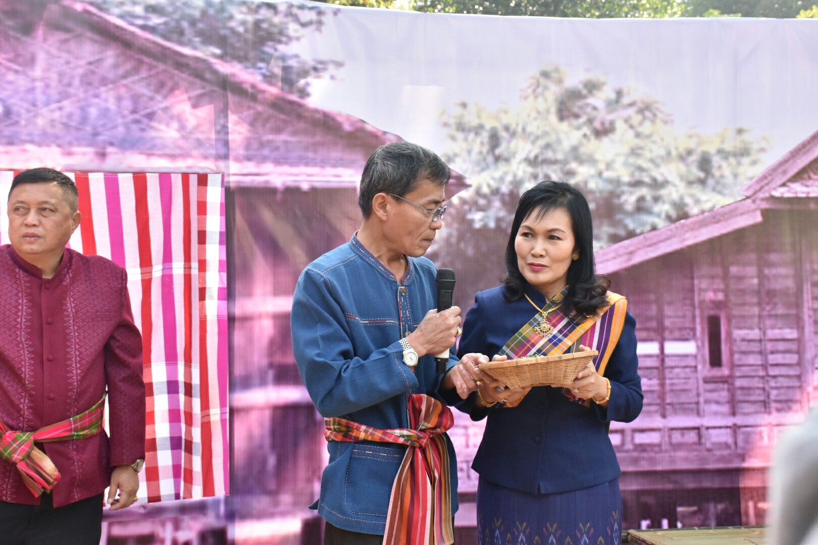 19 ธันวาคม 2560 งานแถลงข่าว “ประเพณีบุญเบิกฟ้าและงานกาชาดจังหวัดมหาสารคาม ปี 2561” พร้อมร่วมสมทบของรางวัลร้านมัจฉากาชาด ปี 2561