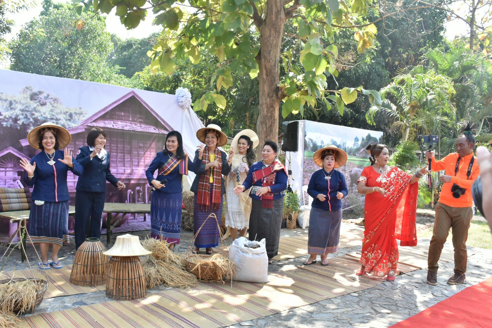19 ธันวาคม 2560 งานแถลงข่าว “ประเพณีบุญเบิกฟ้าและงานกาชาดจังหวัดมหาสารคาม ปี 2561” พร้อมร่วมสมทบของรางวัลร้านมัจฉากาชาด ปี 2561