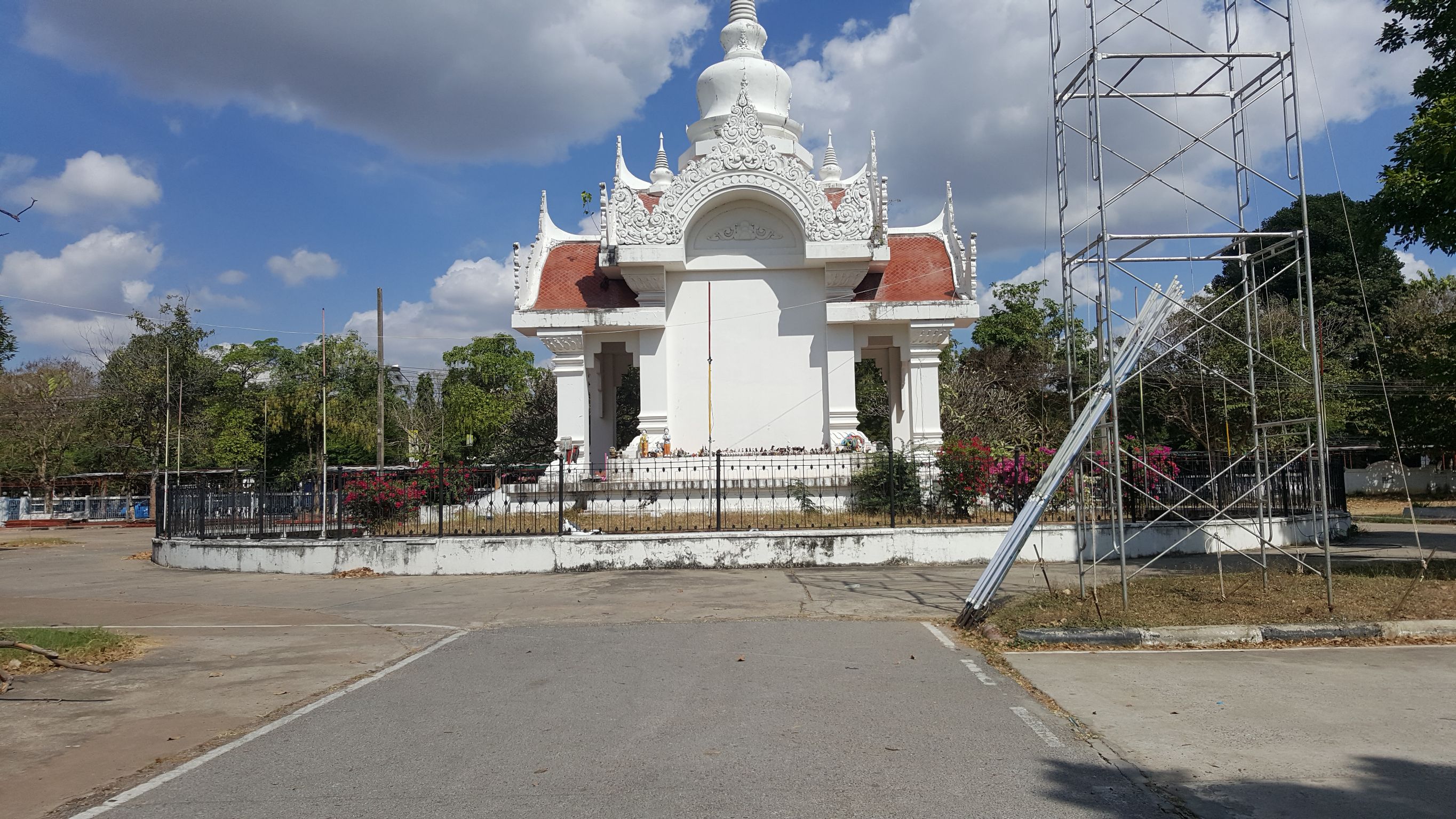 8 มกราคม 2561 พัฒนาการจังหวัดมหาสารคาม ลงพื้นที่สำรวจสถานที่จัดกิจกรรม “ราตรีเส้นสายลายไหม” ในงานบุญเบิกฟ้าและกาชาดจังหวัดมหาสารคาม ประจำปี 2561