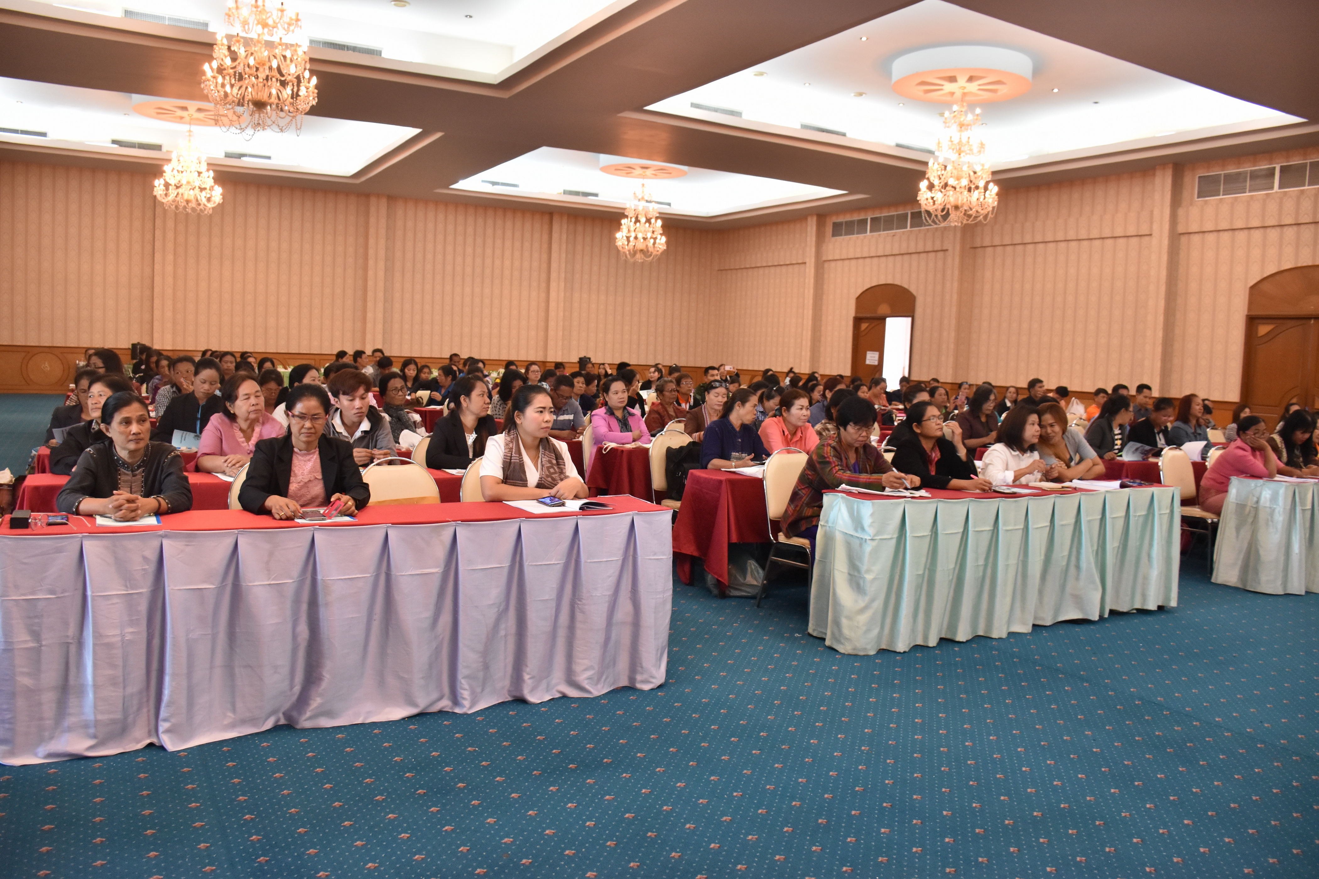 9 มกราคม 2561 โครงการประชุมเชิงปฏิบัติการให้ความรู้ในการพัฒนาผลิตภัณฑ์ OTOP แยกตาม Cluster