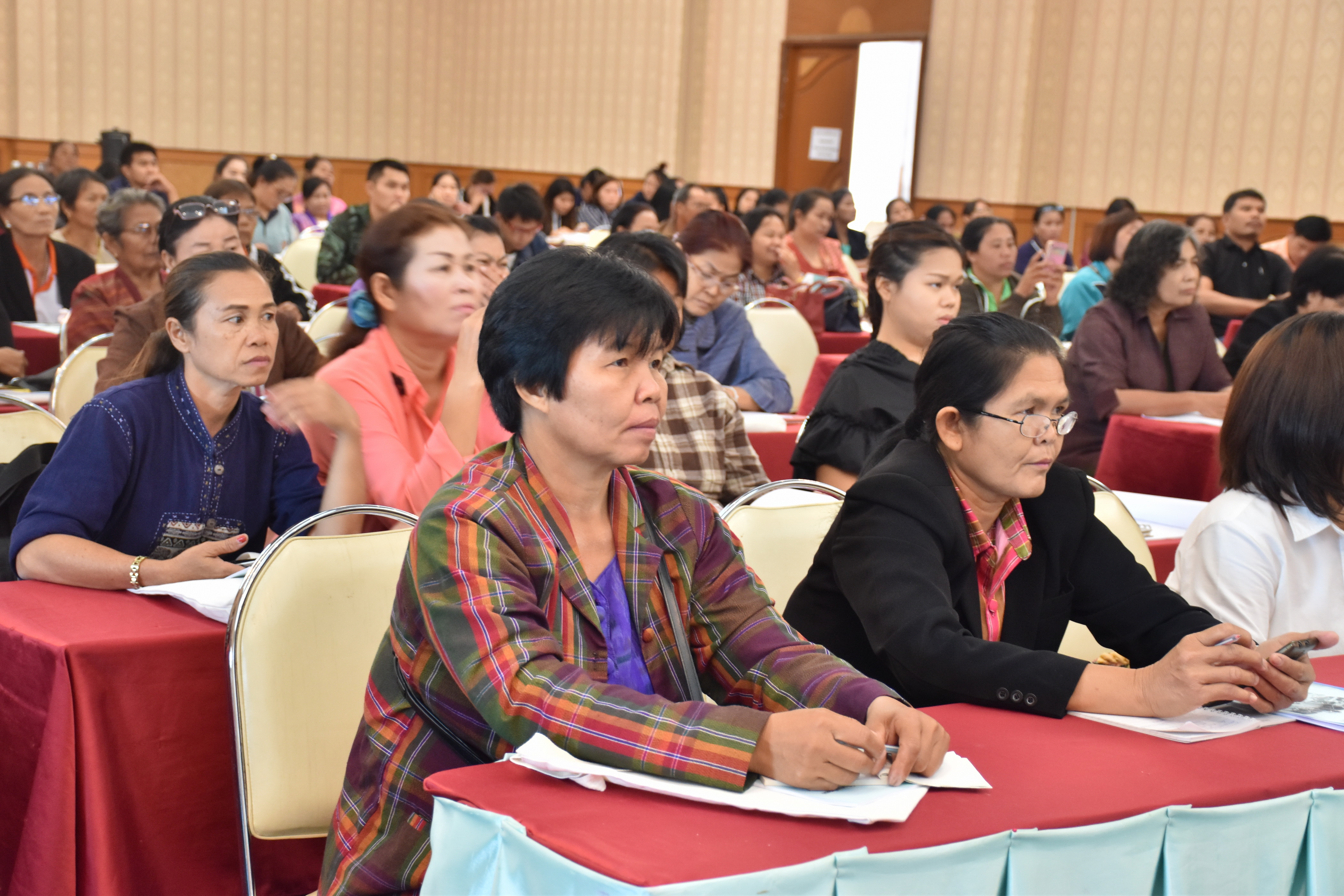 9 มกราคม 2561 โครงการประชุมเชิงปฏิบัติการให้ความรู้ในการพัฒนาผลิตภัณฑ์ OTOP แยกตาม Cluster