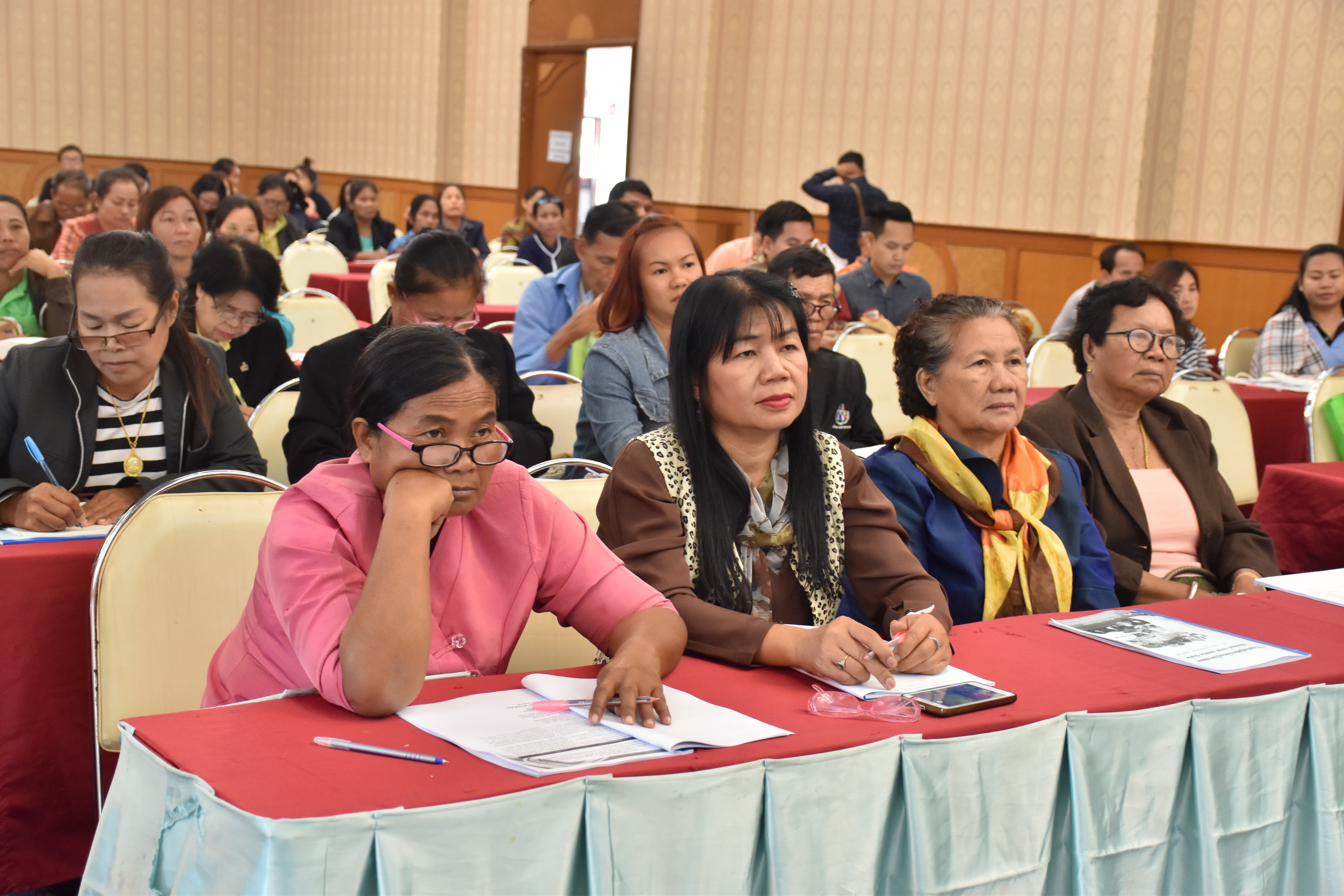 9 มกราคม 2561 โครงการประชุมเชิงปฏิบัติการให้ความรู้ในการพัฒนาผลิตภัณฑ์ OTOP แยกตาม Cluster