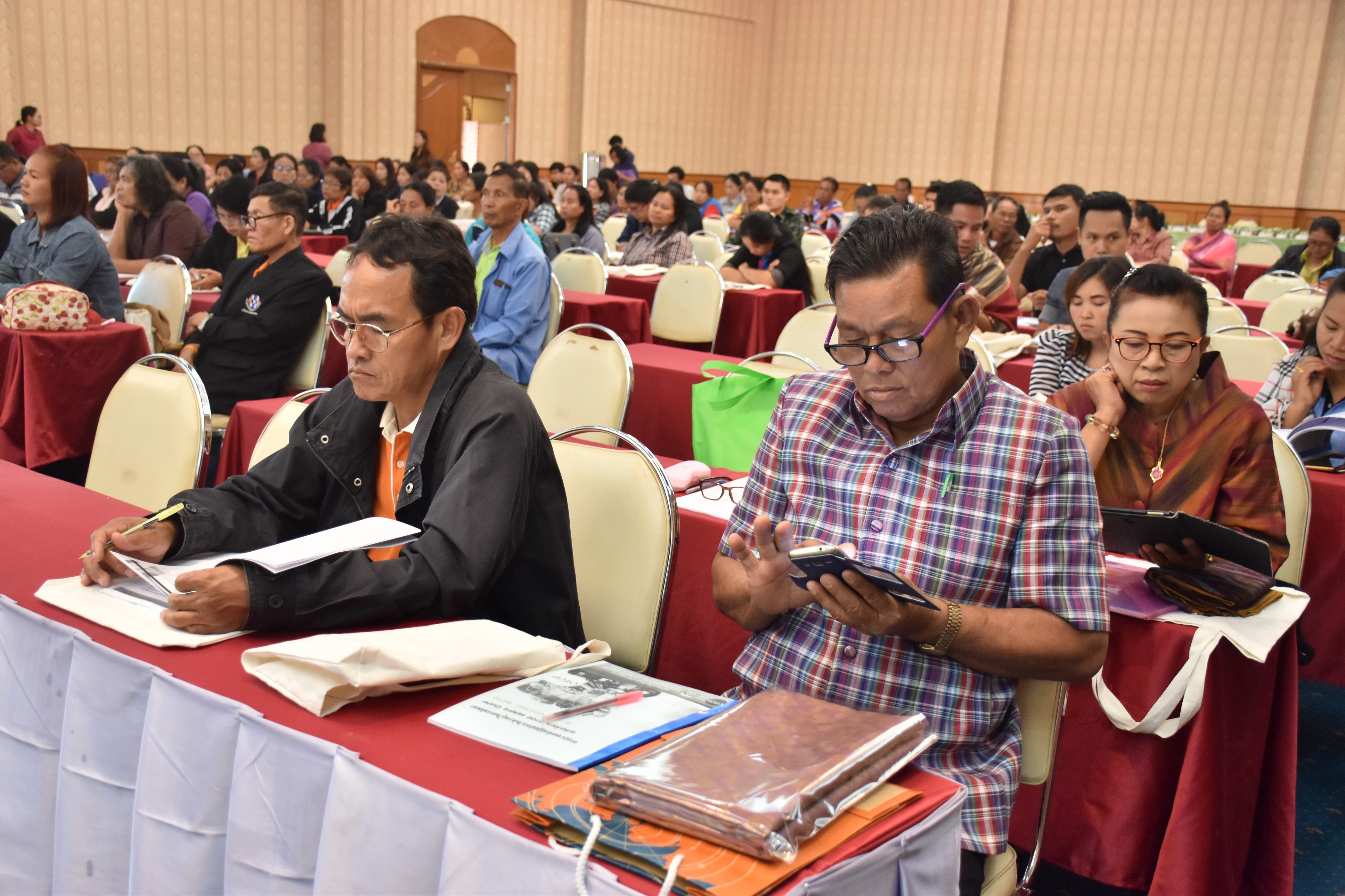 9 มกราคม 2561 โครงการประชุมเชิงปฏิบัติการให้ความรู้ในการพัฒนาผลิตภัณฑ์ OTOP แยกตาม Cluster
