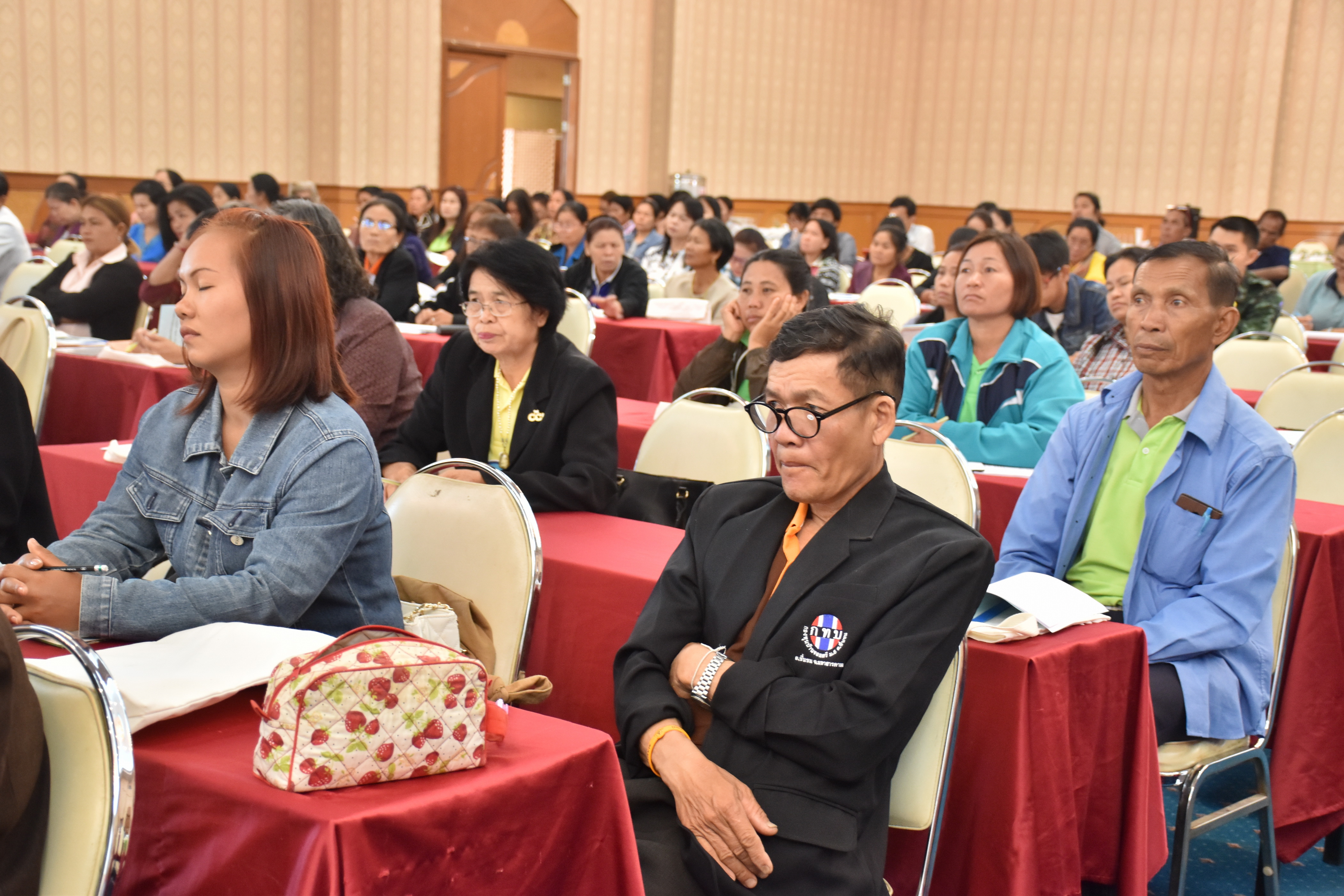 9 มกราคม 2561 โครงการประชุมเชิงปฏิบัติการให้ความรู้ในการพัฒนาผลิตภัณฑ์ OTOP แยกตาม Cluster