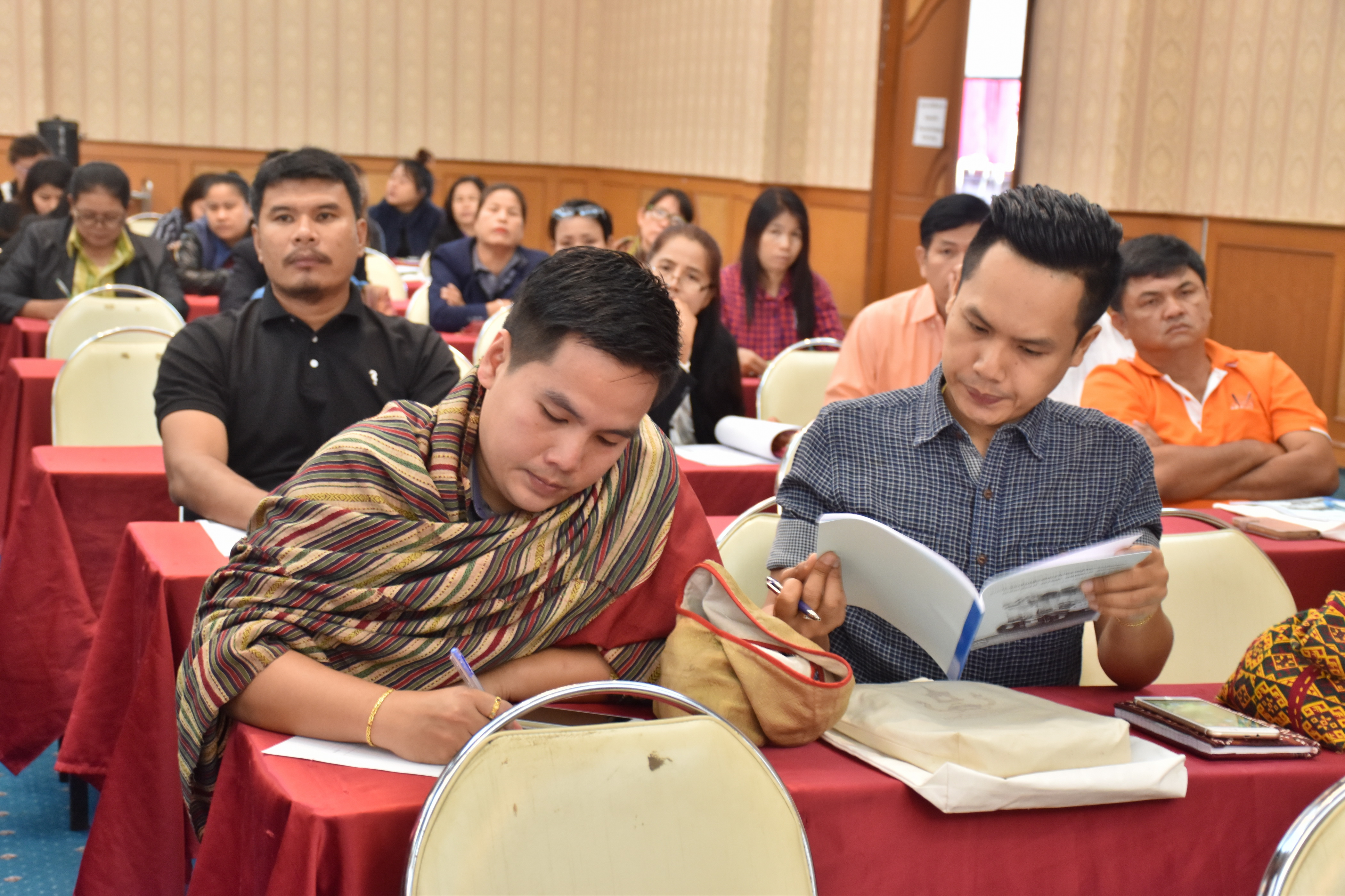 9 มกราคม 2561 โครงการประชุมเชิงปฏิบัติการให้ความรู้ในการพัฒนาผลิตภัณฑ์ OTOP แยกตาม Cluster