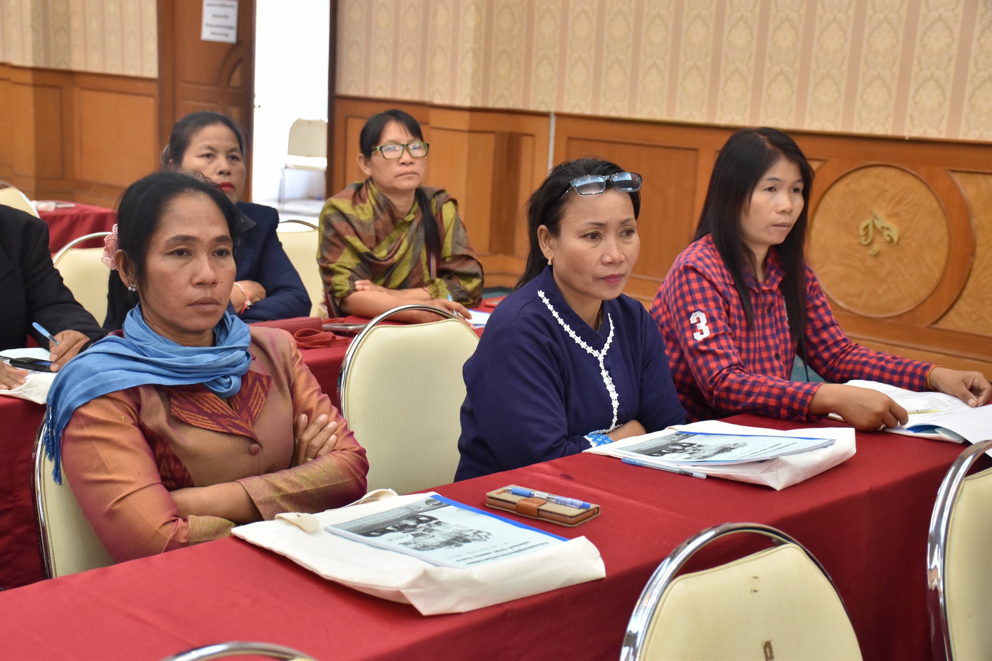 9 มกราคม 2561 โครงการประชุมเชิงปฏิบัติการให้ความรู้ในการพัฒนาผลิตภัณฑ์ OTOP แยกตาม Cluster