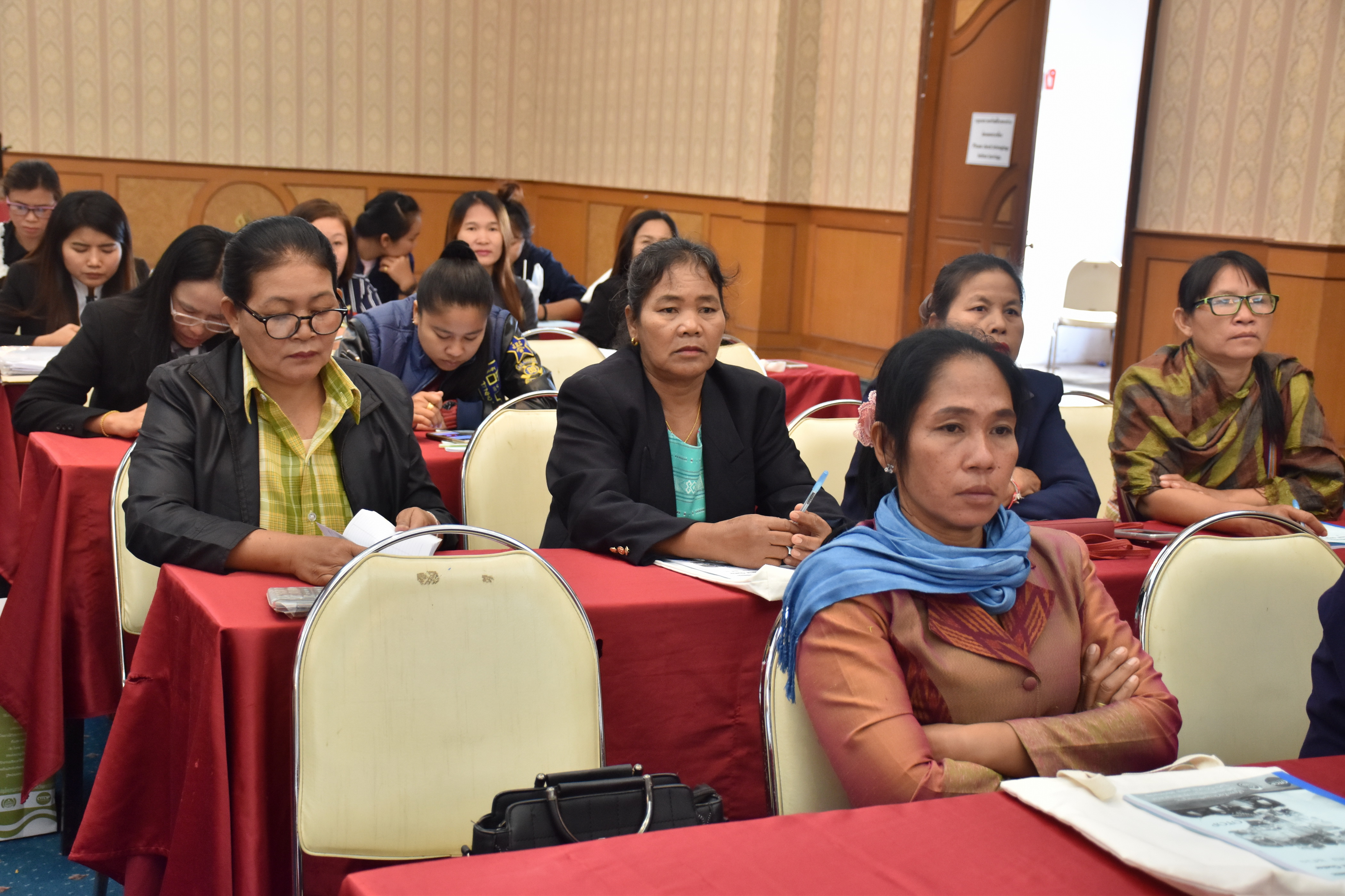 9 มกราคม 2561 โครงการประชุมเชิงปฏิบัติการให้ความรู้ในการพัฒนาผลิตภัณฑ์ OTOP แยกตาม Cluster