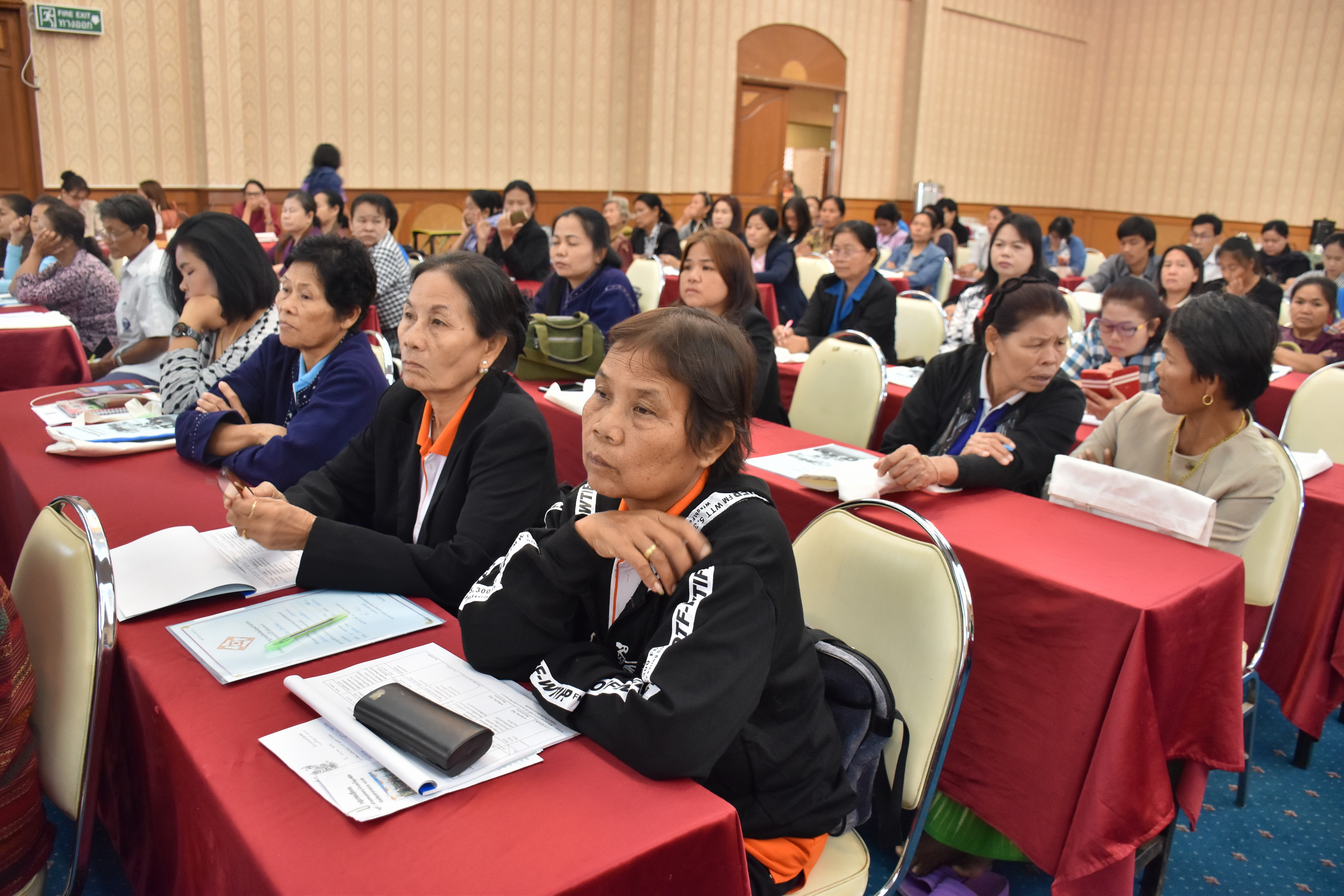 9 มกราคม 2561 โครงการประชุมเชิงปฏิบัติการให้ความรู้ในการพัฒนาผลิตภัณฑ์ OTOP แยกตาม Cluster