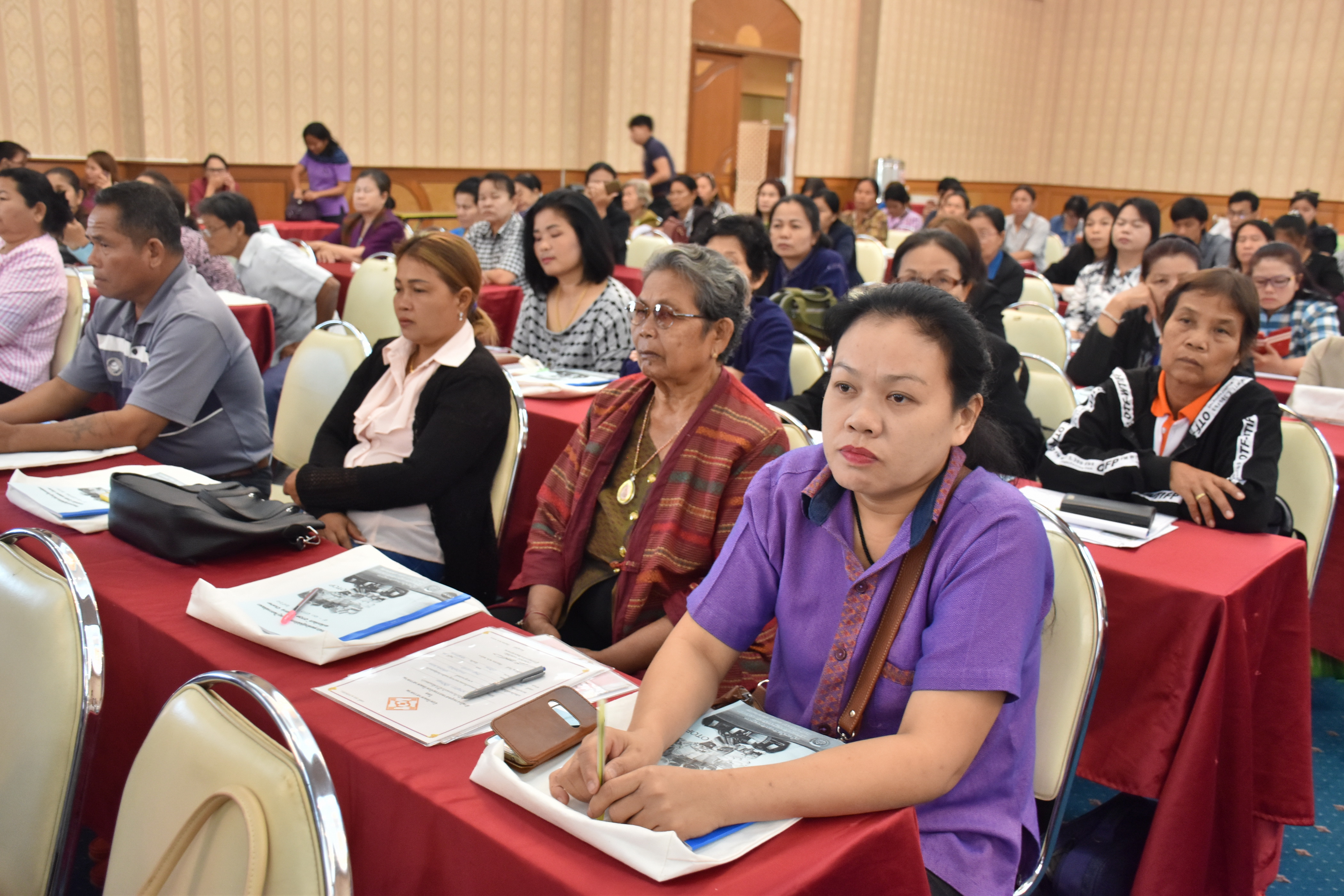 9 มกราคม 2561 โครงการประชุมเชิงปฏิบัติการให้ความรู้ในการพัฒนาผลิตภัณฑ์ OTOP แยกตาม Cluster