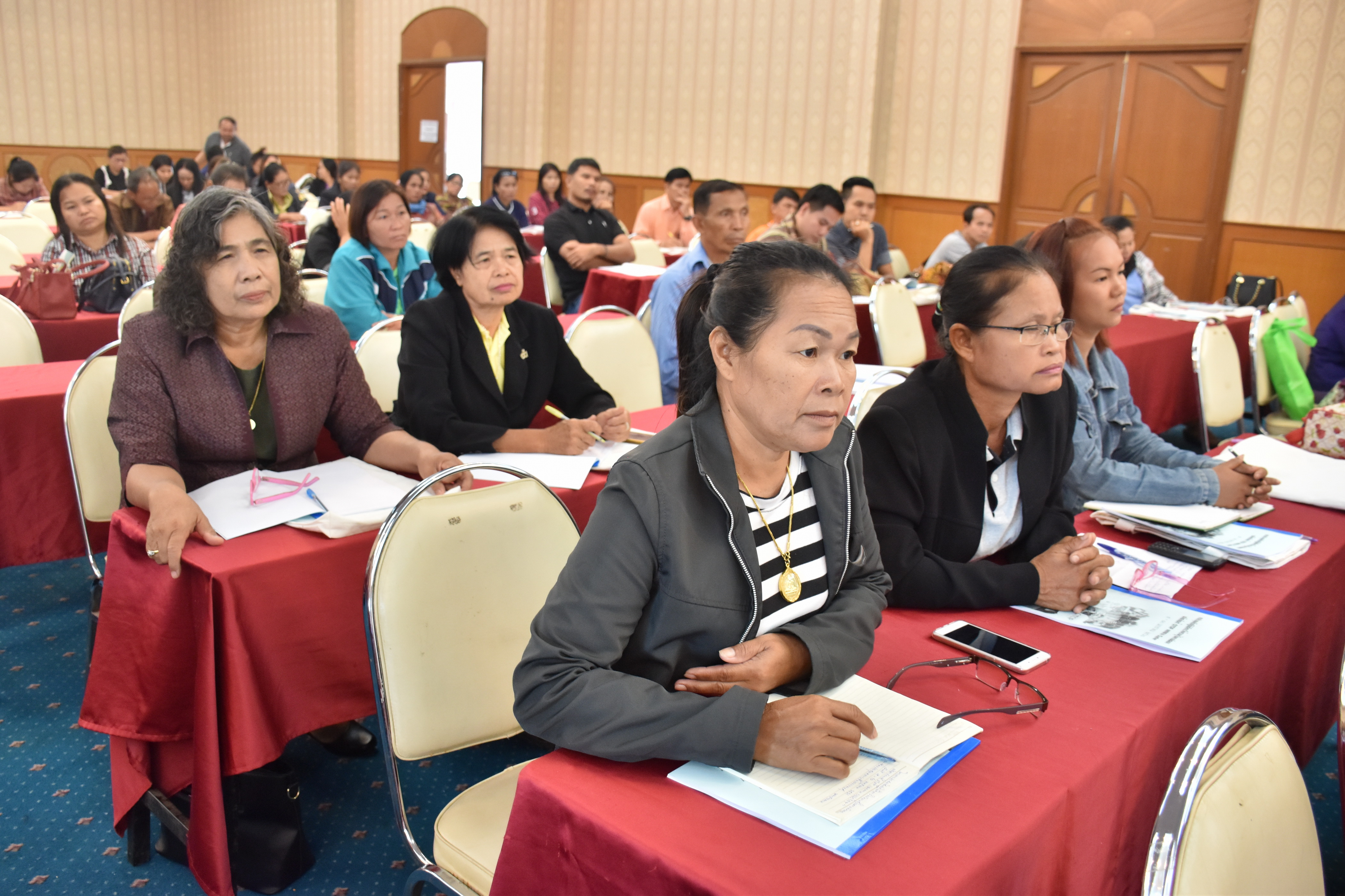 9 มกราคม 2561 โครงการประชุมเชิงปฏิบัติการให้ความรู้ในการพัฒนาผลิตภัณฑ์ OTOP แยกตาม Cluster