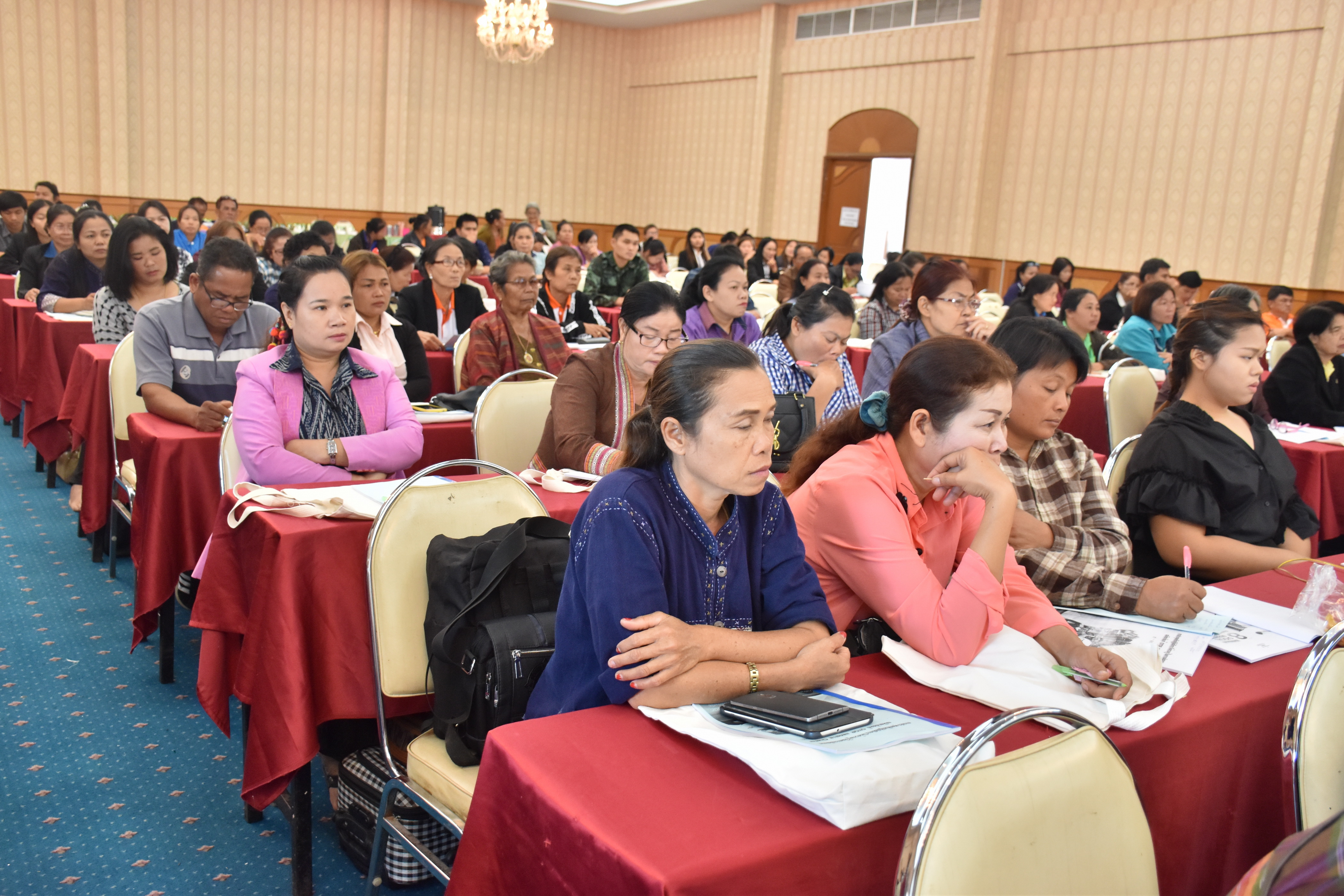 9 มกราคม 2561 โครงการประชุมเชิงปฏิบัติการให้ความรู้ในการพัฒนาผลิตภัณฑ์ OTOP แยกตาม Cluster