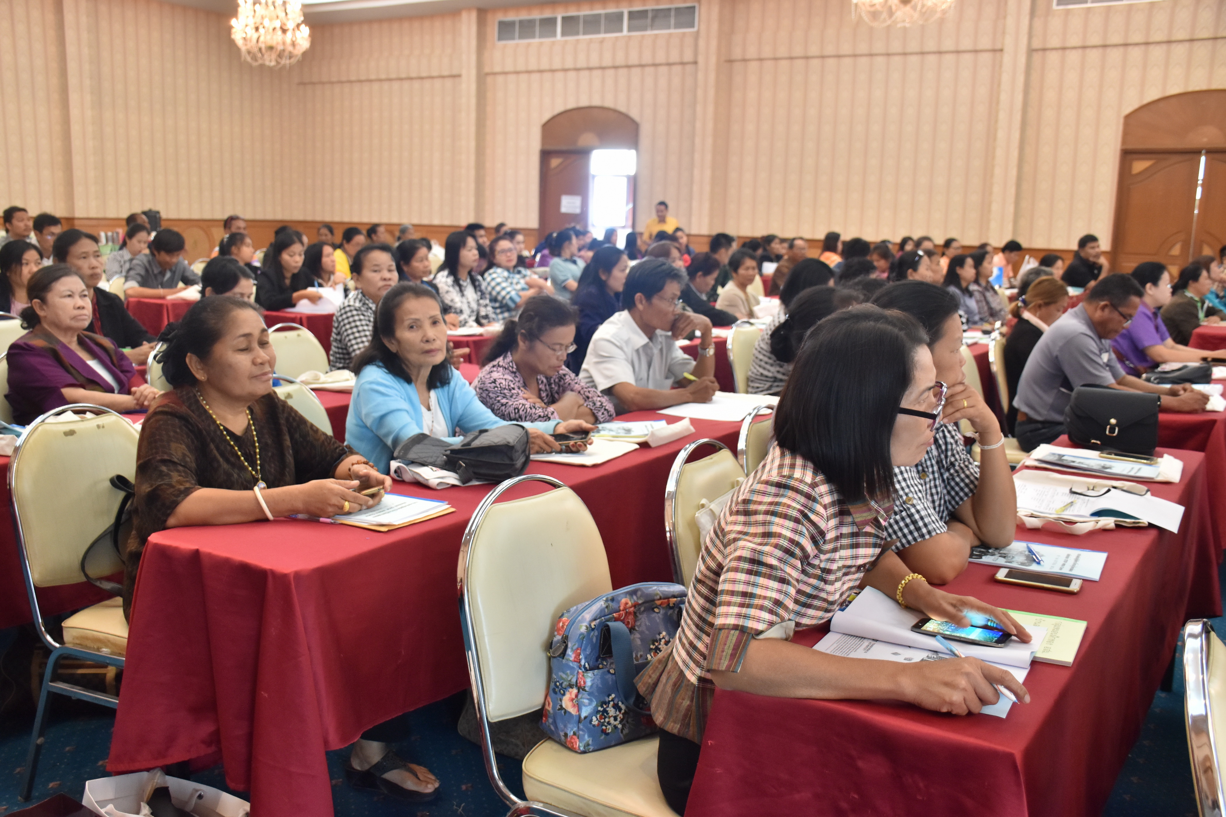 9 มกราคม 2561 โครงการประชุมเชิงปฏิบัติการให้ความรู้ในการพัฒนาผลิตภัณฑ์ OTOP แยกตาม Cluster