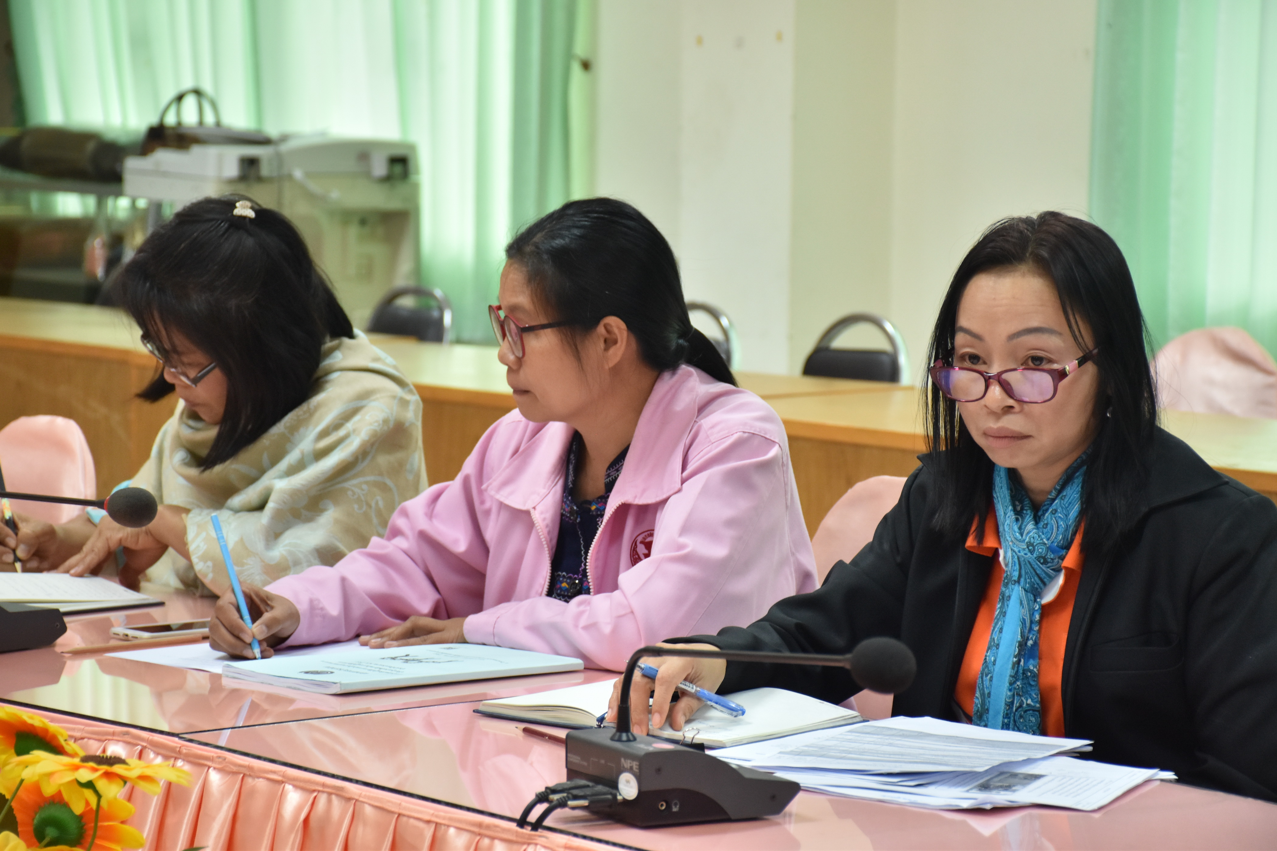 27 ธันวาคม 2560 การประชุมสำนักงานพัฒนาชุมชนจังหวัดมหาสารคาม เพื่อขับเคลื่อนยุทธศาสตร์กรม ยุทธศาสตร์จังหวัด นโยบายรัฐบาล และบูรณาการแผนการขับเคลื่อนงาน ประจำปีงบประมาณ 2561