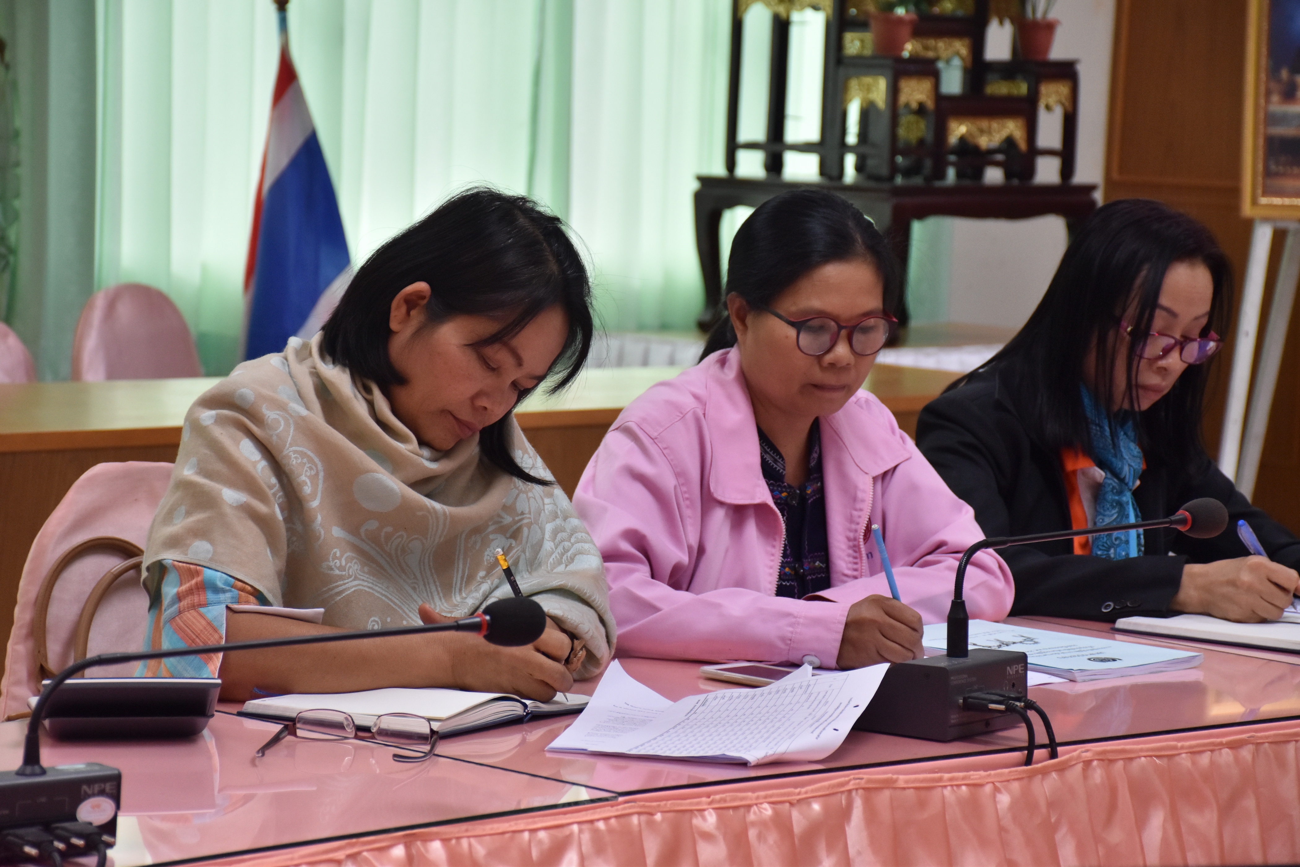 27 ธันวาคม 2560 การประชุมสำนักงานพัฒนาชุมชนจังหวัดมหาสารคาม เพื่อขับเคลื่อนยุทธศาสตร์กรม ยุทธศาสตร์จังหวัด นโยบายรัฐบาล และบูรณาการแผนการขับเคลื่อนงาน ประจำปีงบประมาณ 2561