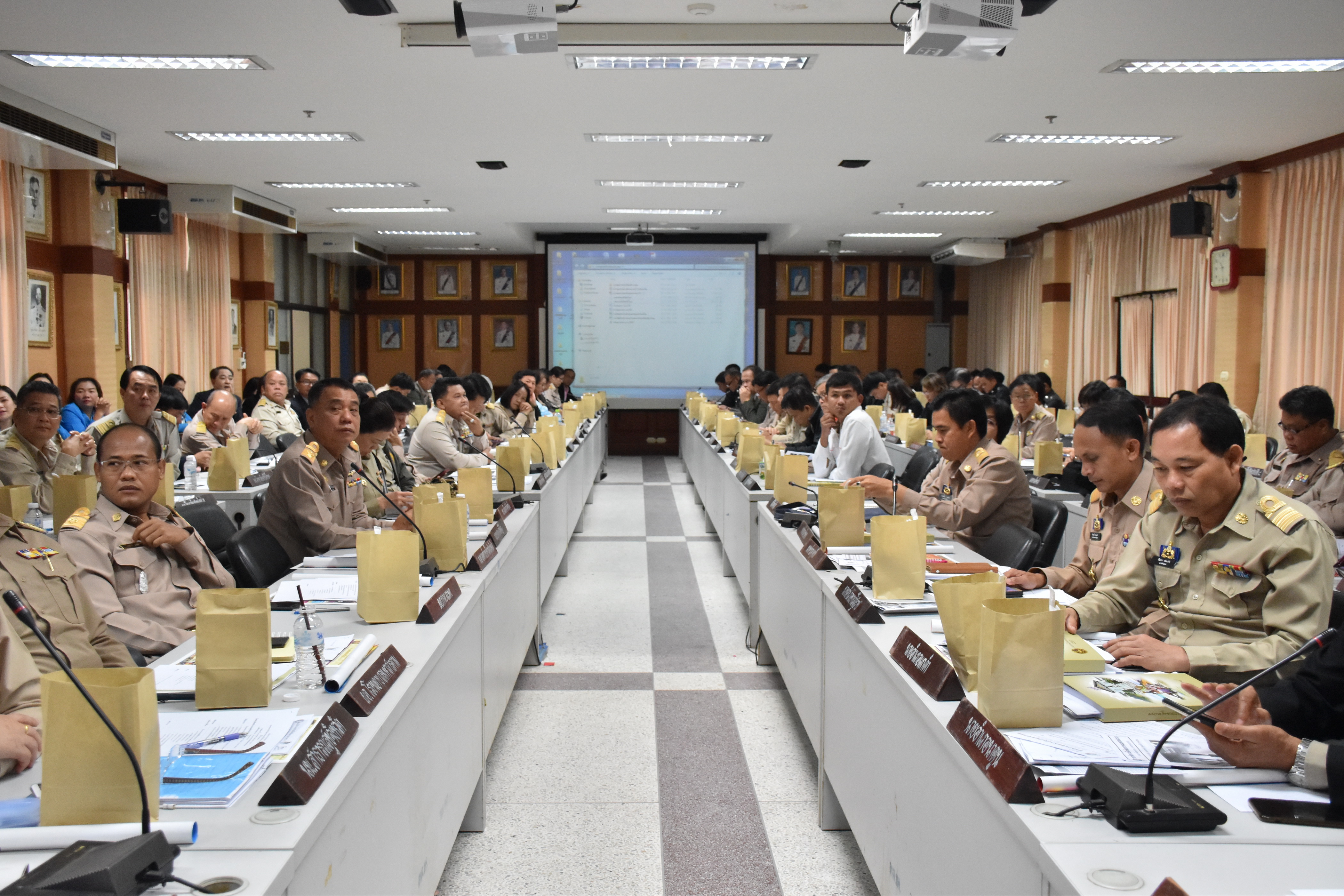 30 มกราคม 2561 การประชุมคณะกรมการจังหวัดมหาสารคาม หัวหน้าส่วนราชการ นายอำเภอ ประจำเดือนมกราคม 2561 ครั้งที่ 1/2561