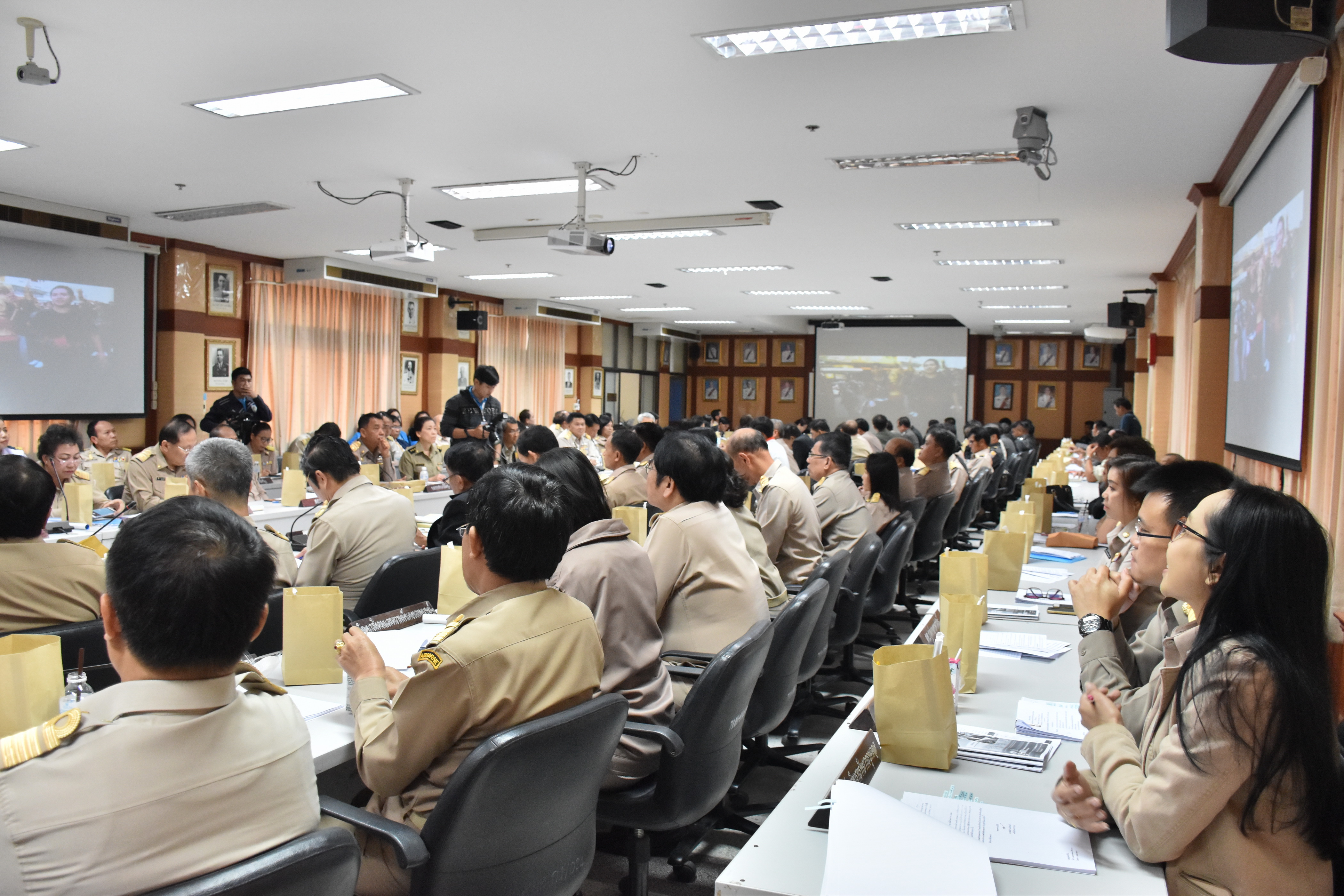 30 มกราคม 2561 การประชุมคณะกรมการจังหวัดมหาสารคาม หัวหน้าส่วนราชการ นายอำเภอ ประจำเดือนมกราคม 2561 ครั้งที่ 1/2561