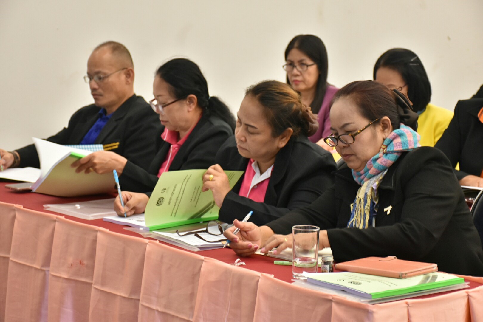 18 มกราคม 2561 โครงการประชุมเชิงปฏิบัติการ คณะอนุกรรมการกลั่นกรองและติดตามการดำเนินงานกองทุนพัฒนาบทบาทสตรีอำเภอ
