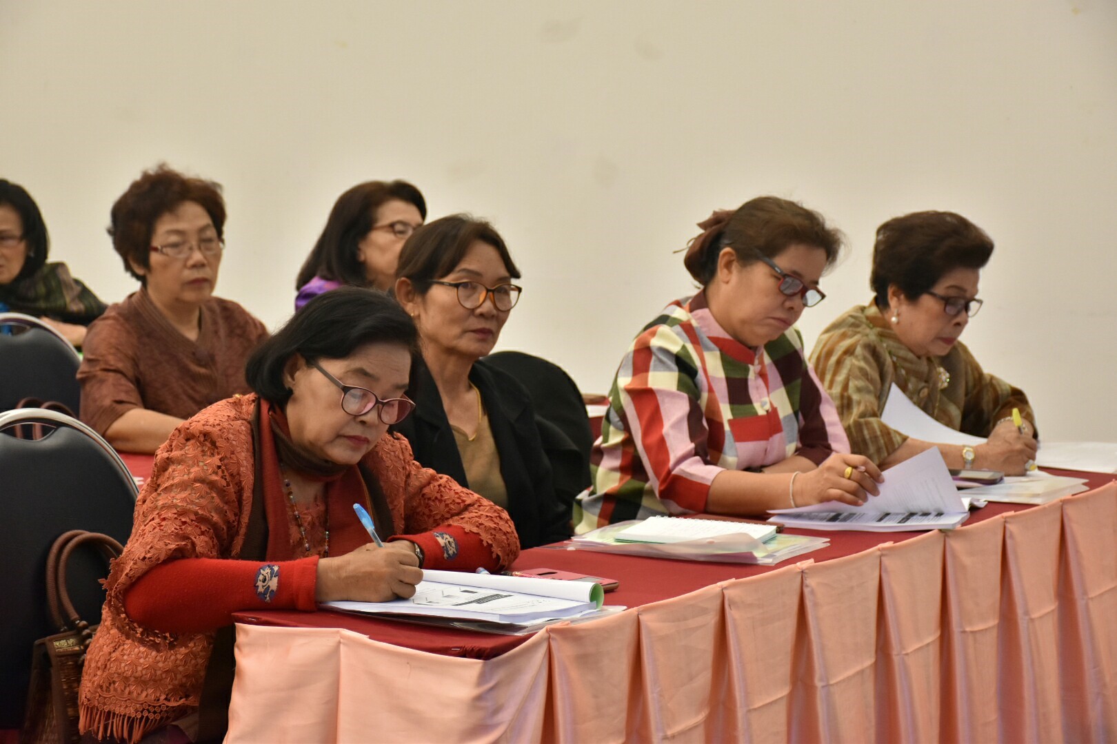 18 มกราคม 2561 โครงการประชุมเชิงปฏิบัติการ คณะอนุกรรมการกลั่นกรองและติดตามการดำเนินงานกองทุนพัฒนาบทบาทสตรีอำเภอ