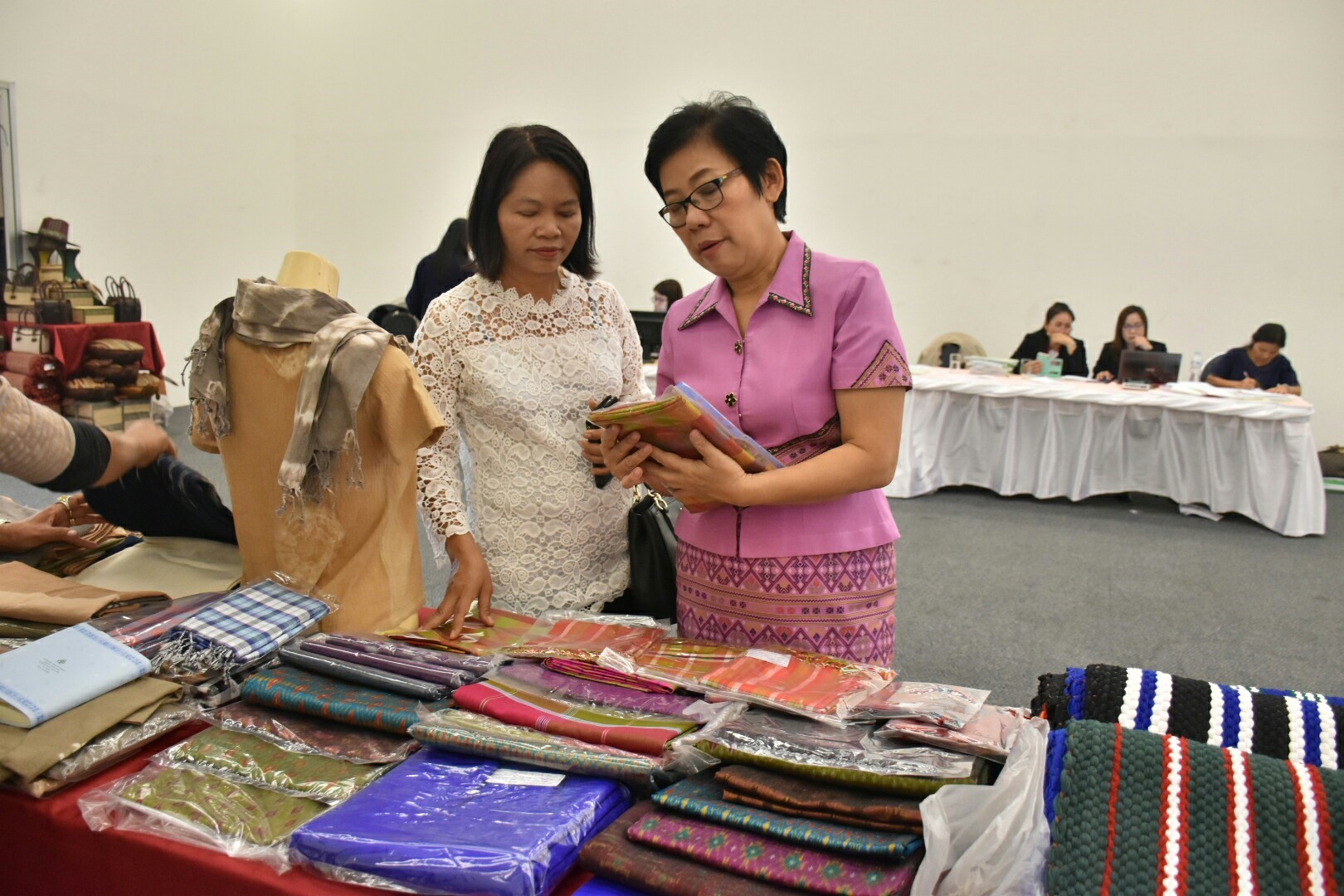 18 มกราคม 2561 โครงการประชุมเชิงปฏิบัติการ คณะอนุกรรมการกลั่นกรองและติดตามการดำเนินงานกองทุนพัฒนาบทบาทสตรีอำเภอ