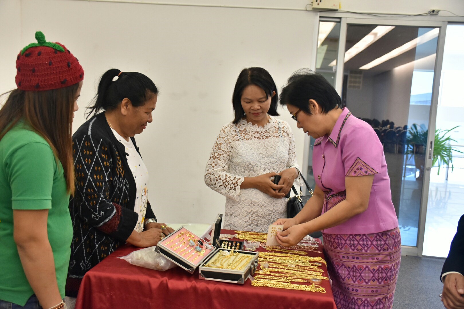 18 มกราคม 2561 โครงการประชุมเชิงปฏิบัติการ คณะอนุกรรมการกลั่นกรองและติดตามการดำเนินงานกองทุนพัฒนาบทบาทสตรีอำเภอ