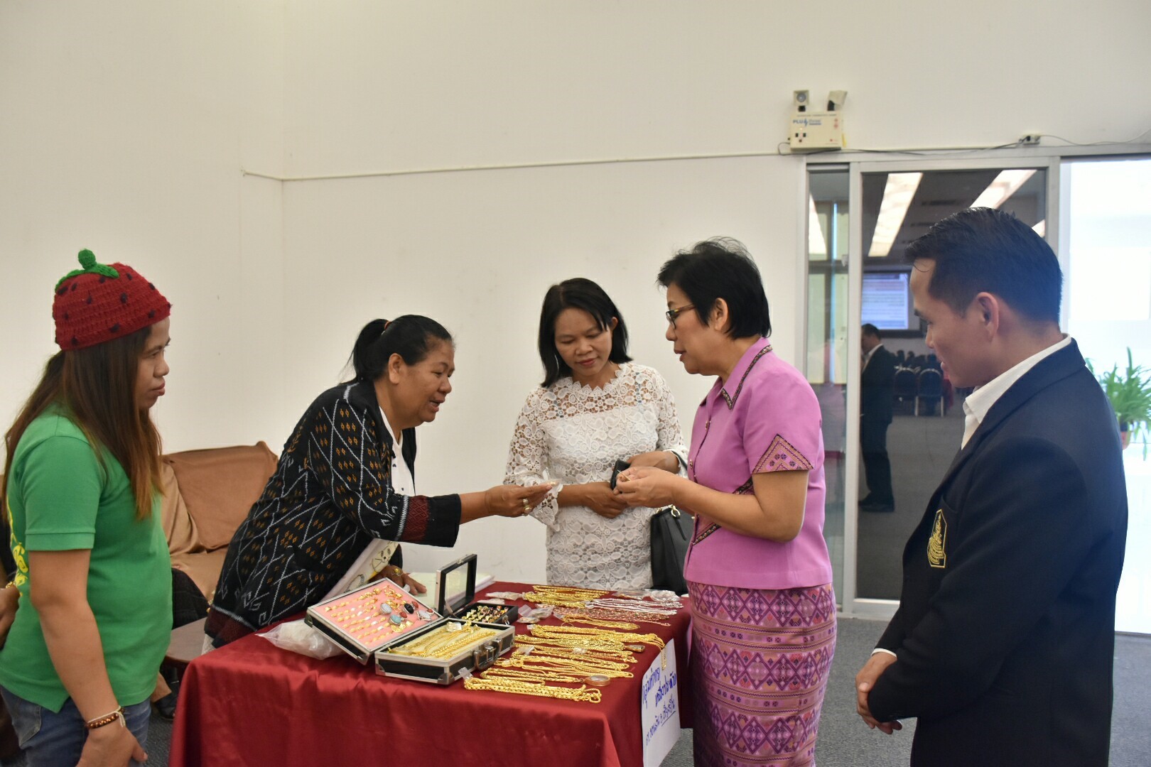18 มกราคม 2561 โครงการประชุมเชิงปฏิบัติการ คณะอนุกรรมการกลั่นกรองและติดตามการดำเนินงานกองทุนพัฒนาบทบาทสตรีอำเภอ