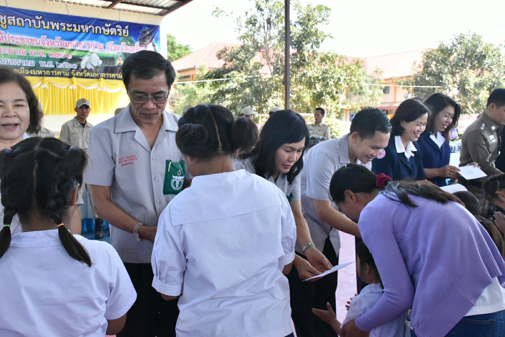 24 มกราคม 2561 โครงการปกป้องและเชิดชูสถาบันพระมหากษัตริย์และหน่วยบำบัดทุกข์ บำรุงสุข สร้างรอยยิ้มให้ประชาชนจังหวัดมหาสารคาม ประจำปีงบประมาณ 2561