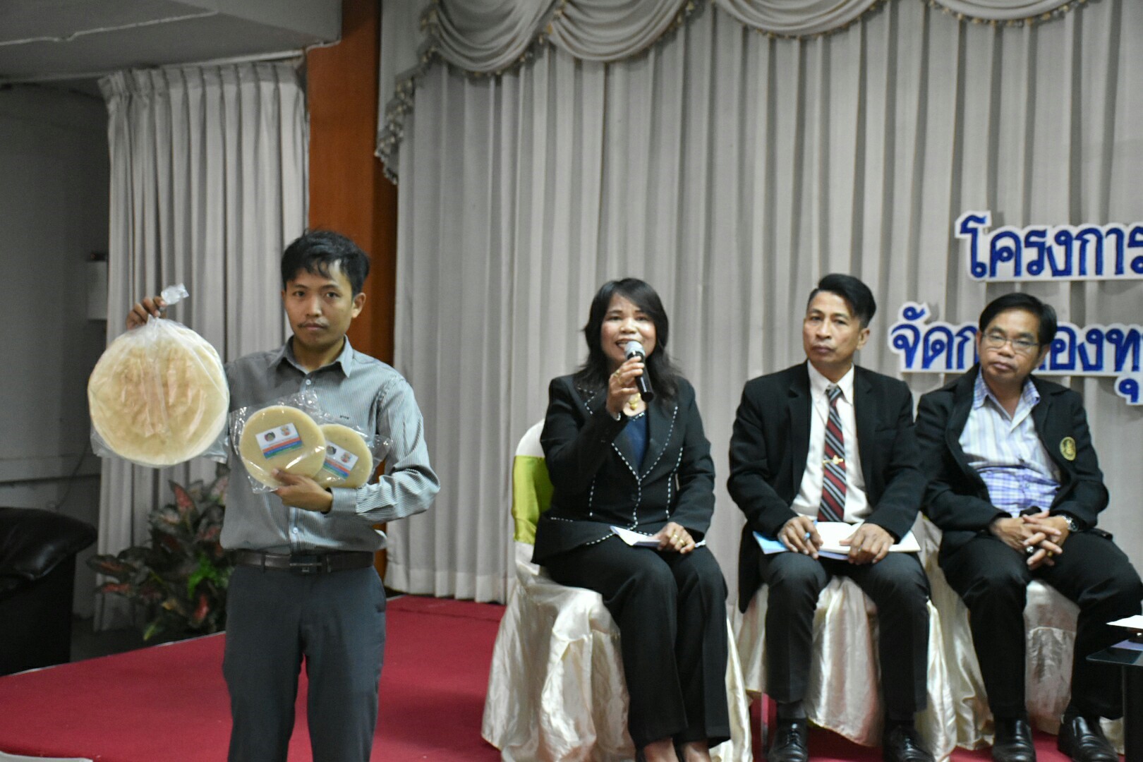 17 มกราคม 2561 โครงการส่งเสริมการพัฒนาศักยภาพการบริหารจัดการกองทุนพัฒนาบทบาทสตรีตามหลักธรรมาภิบาล