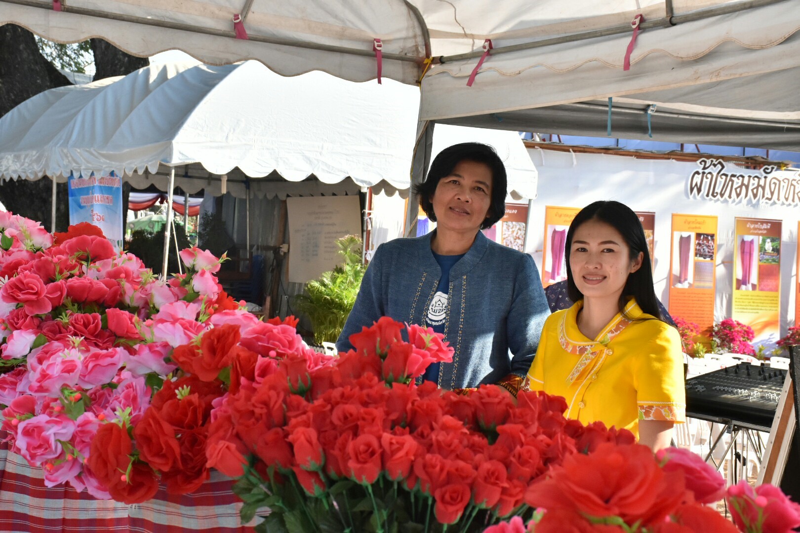 20 มกราคม 2561 “ราตรีเส้นสายลายผ้า” ในงานประเพณีบุญเบิกฟ้าและงานกาชาดจังหวัดมหาสารคาม ประจำปี 2561