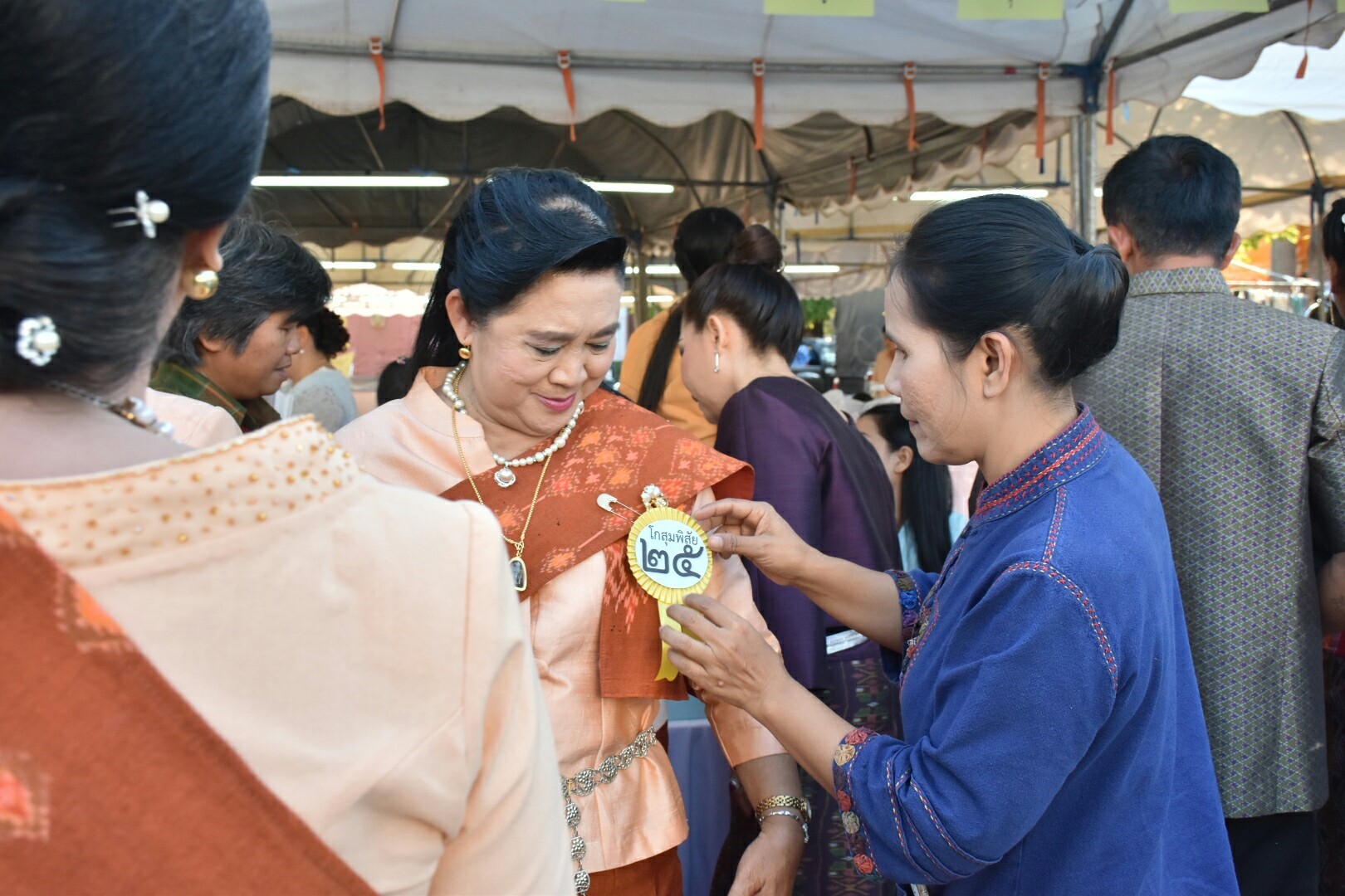 20 มกราคม 2561 “ราตรีเส้นสายลายผ้า” ในงานประเพณีบุญเบิกฟ้าและงานกาชาดจังหวัดมหาสารคาม ประจำปี 2561