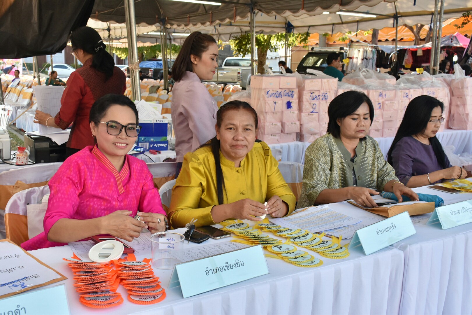 20 มกราคม 2561 “ราตรีเส้นสายลายผ้า” ในงานประเพณีบุญเบิกฟ้าและงานกาชาดจังหวัดมหาสารคาม ประจำปี 2561